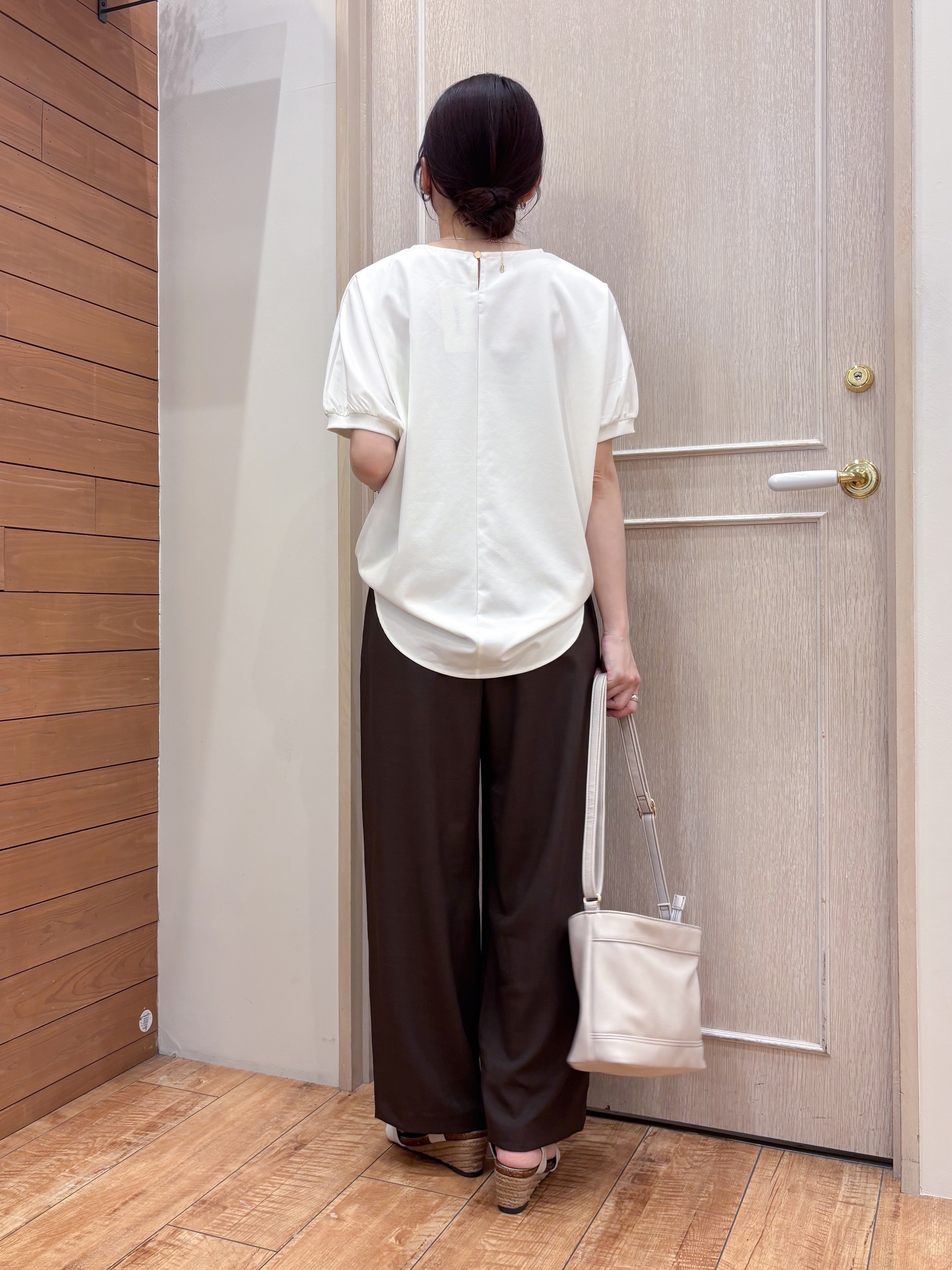 なみさんの「SHOO･LA･RUE｜【洗濯後しわになりにくい】インせず着られる さらっとタッチのドルマンブラウス」を使ったコーディネート