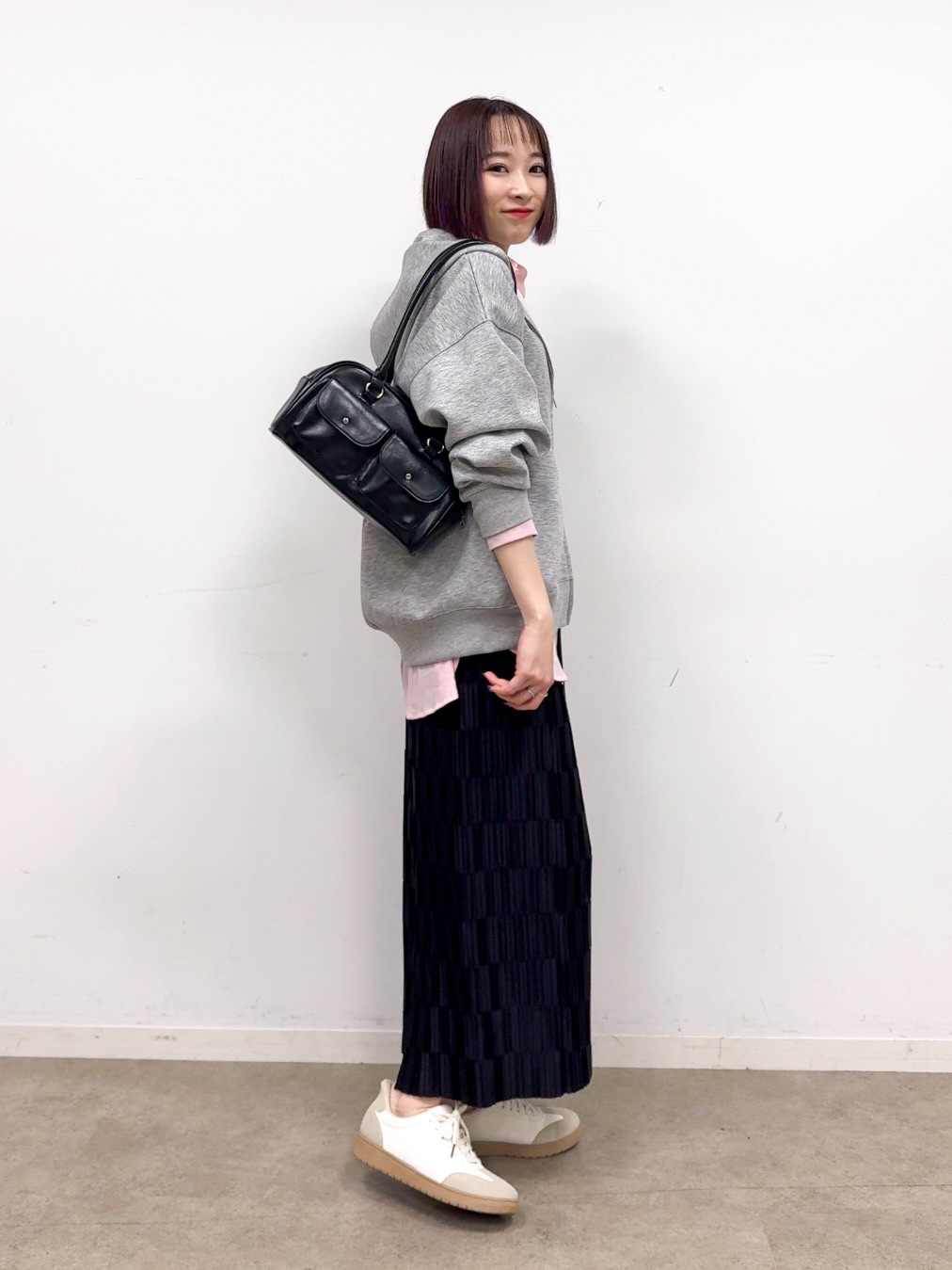 𝐜𝐡𝐢𝐤𝐚さんの「SHOO･LA･RUE｜お袖リブ楊柳オーバーシャツ」を使ったコーディネート
