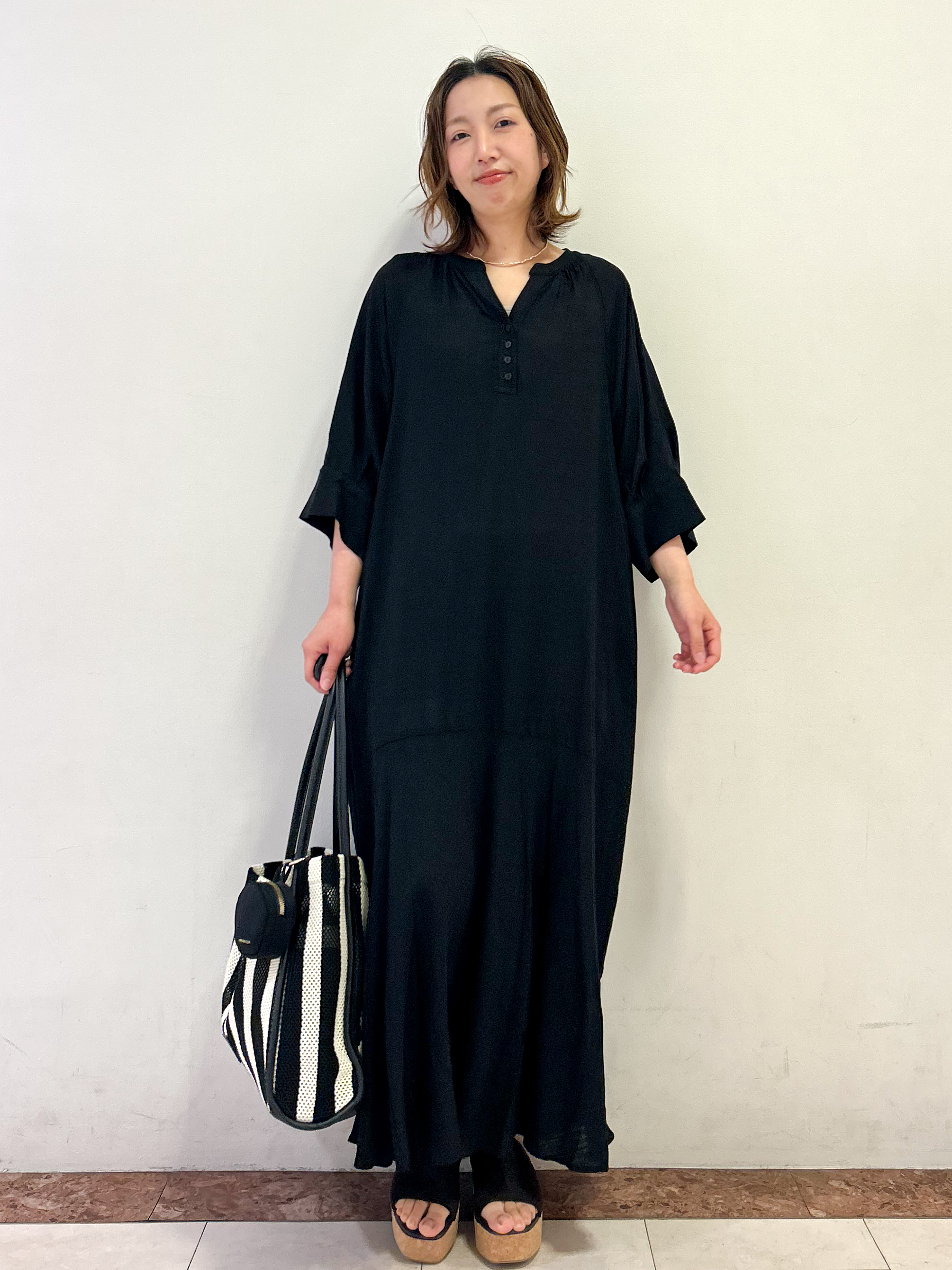 madokaさんの「OPAQUE.CLIP｜キーネックロングワンピース【洗える】」を使ったコーディネート