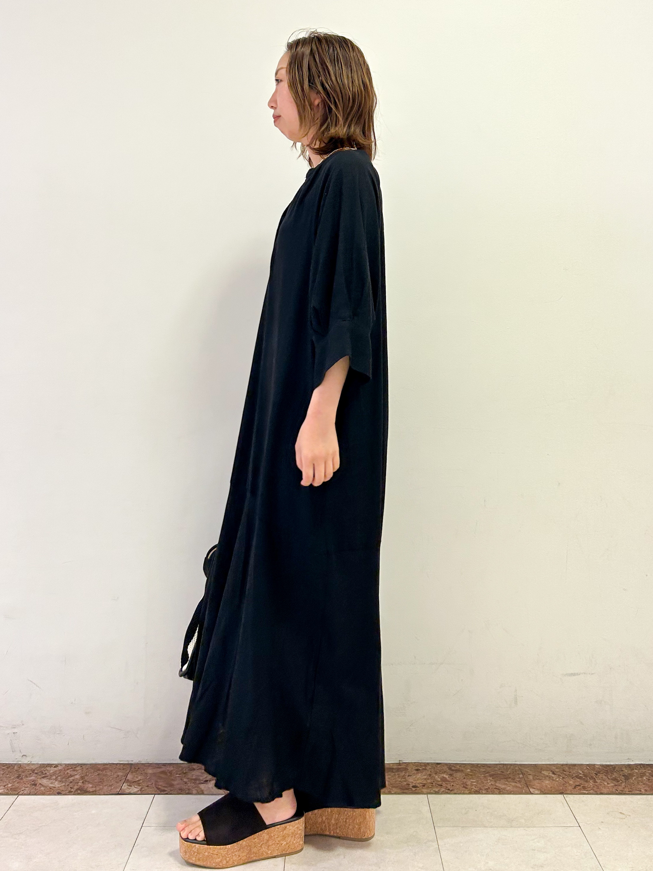 madokaさんの「OPAQUE.CLIP｜キーネックロングワンピース【洗える】」を使ったコーディネート