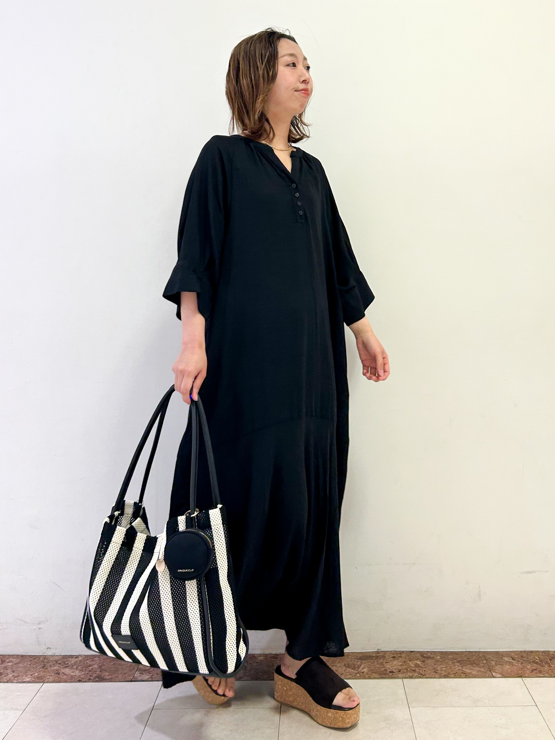 madokaさんの「OPAQUE.CLIP｜キーネックロングワンピース【洗える】」を使ったコーディネート