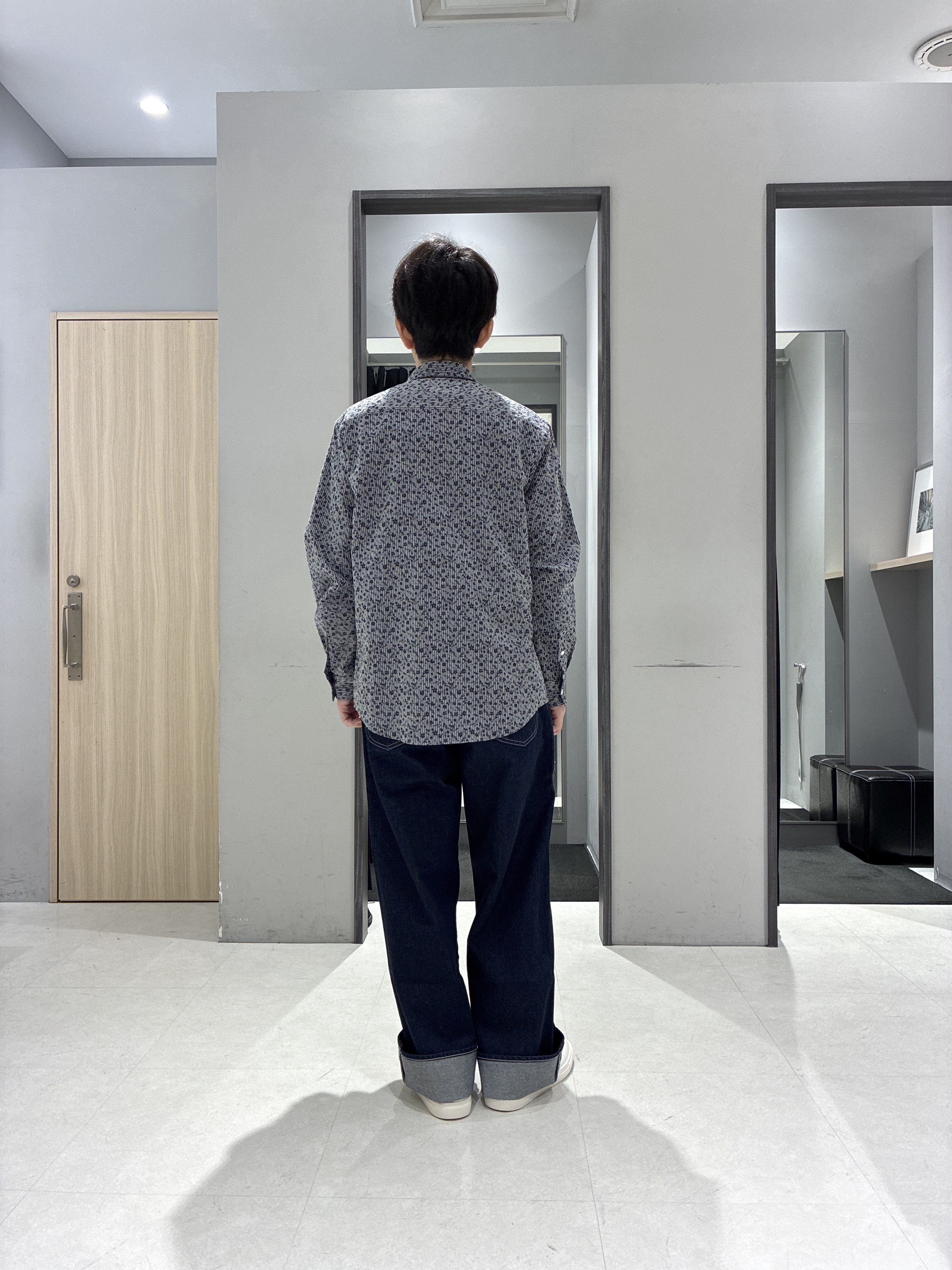 わいずみさんの「TAKEO KIKUCHI｜播州 ドビーストライプ フラワーシャツ」を使ったコーディネート