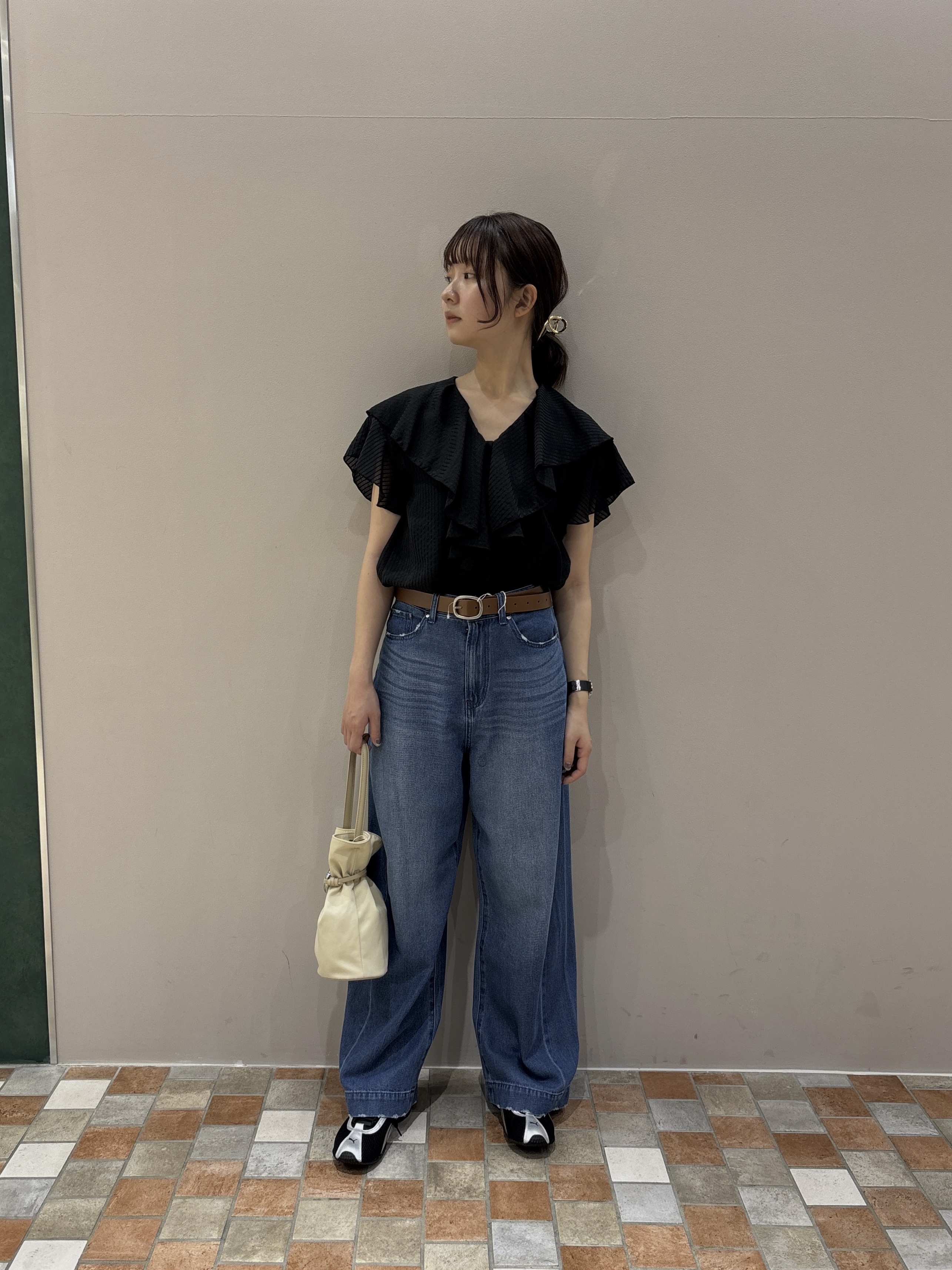 みゆさんの「INDIVI｜ハイライズワイドデニム【再入荷／マシンウォッシャブル】」を使ったコーディネート