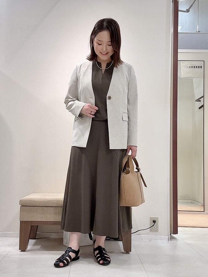 YUIさんの「UNTITLED｜【さらりと快適/セットアップ可/UV/接触冷感】スラブカラーレスジャケット」を使ったコーディネート