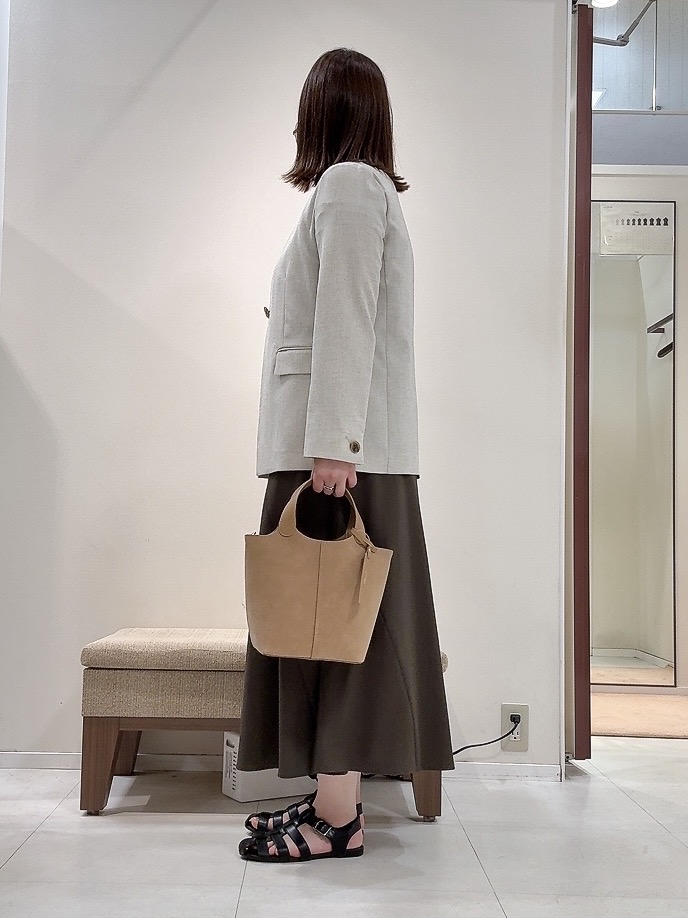 YUIさんの「UNTITLED｜【さらりと快適/セットアップ可/UV/接触冷感】スラブカラーレスジャケット」を使ったコーディネート