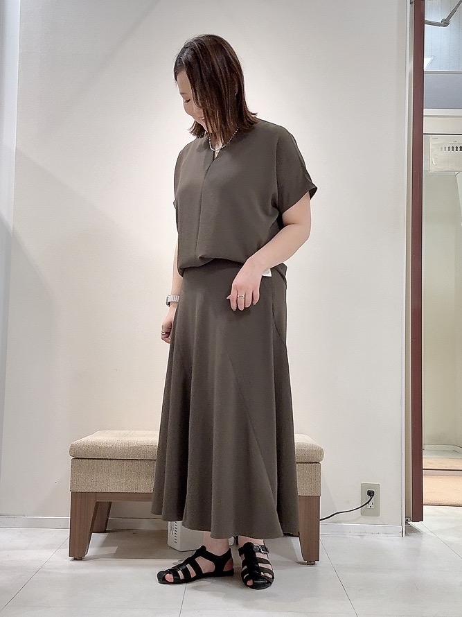 YUIさんの「UNTITLED｜【さらりと快適/セットアップ可/UV/接触冷感】スラブカラーレスジャケット」を使ったコーディネート