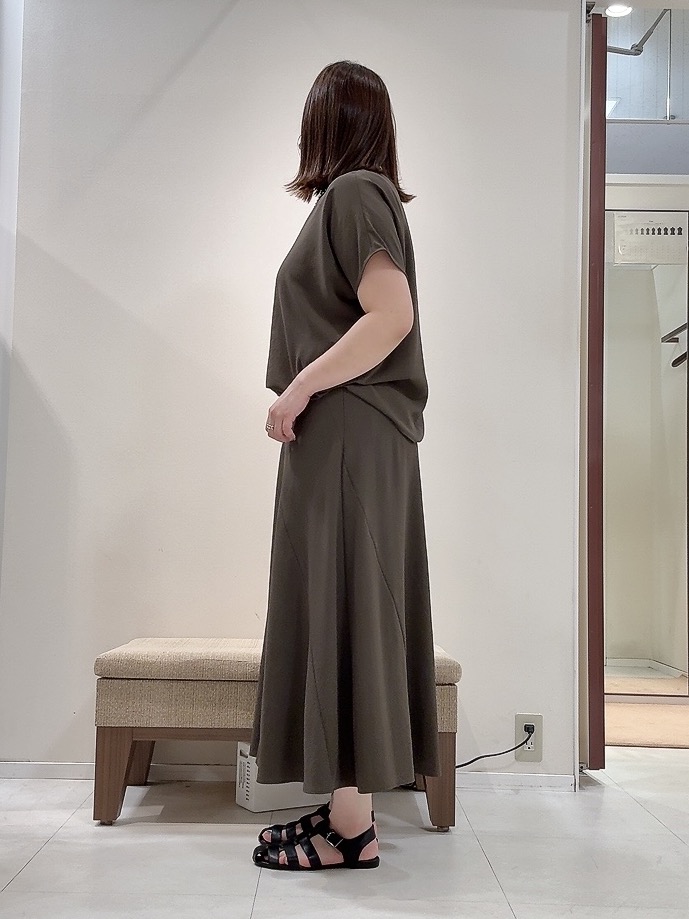 YUIさんの「UNTITLED｜【さらりと快適/セットアップ可/UV/接触冷感】スラブカラーレスジャケット」を使ったコーディネート