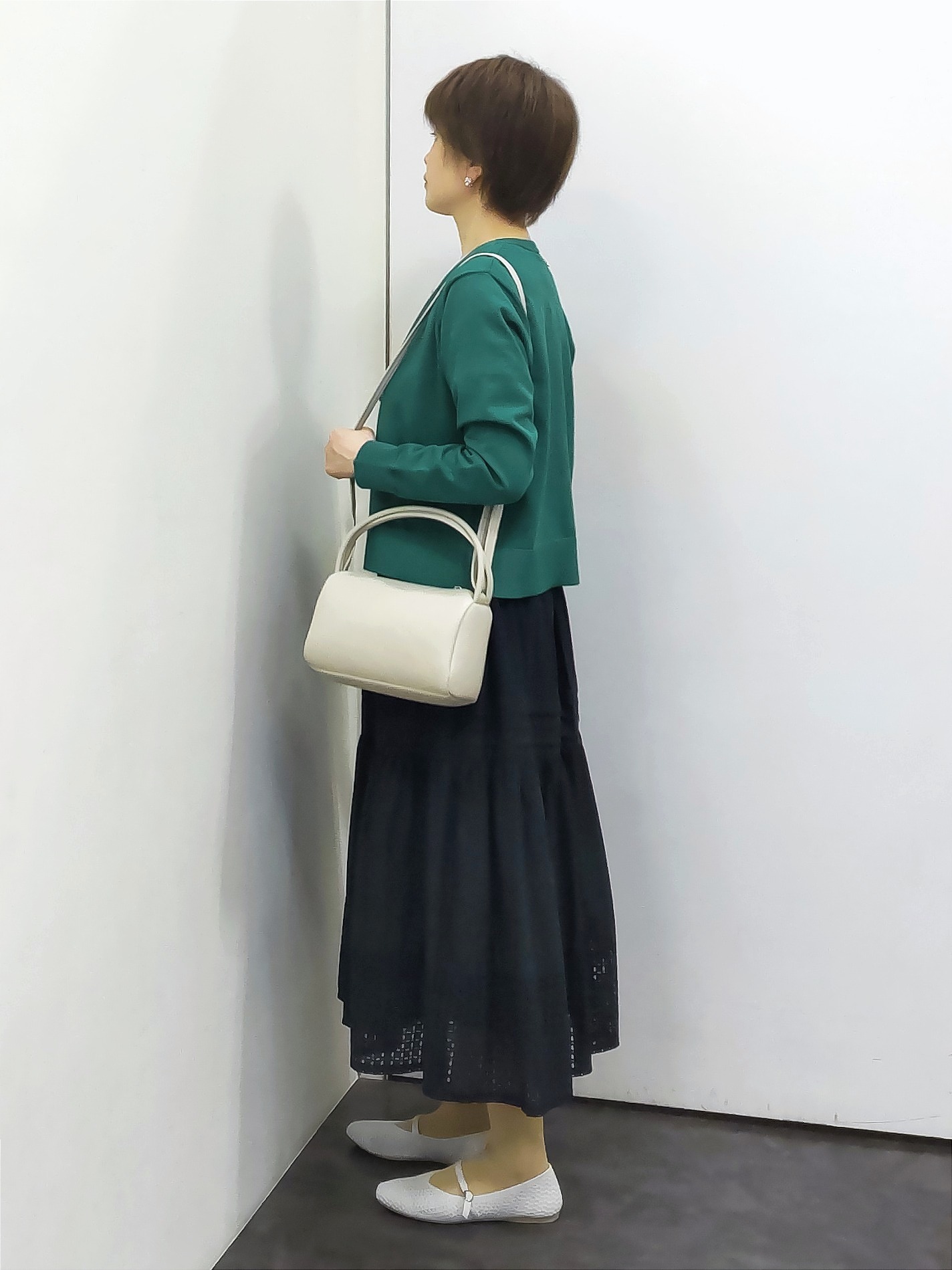 やまちゃんさんの「grove｜【UVカット/洗濯機で洗える】メタルボタンクルーネックカーディガン」を使ったコーディネート