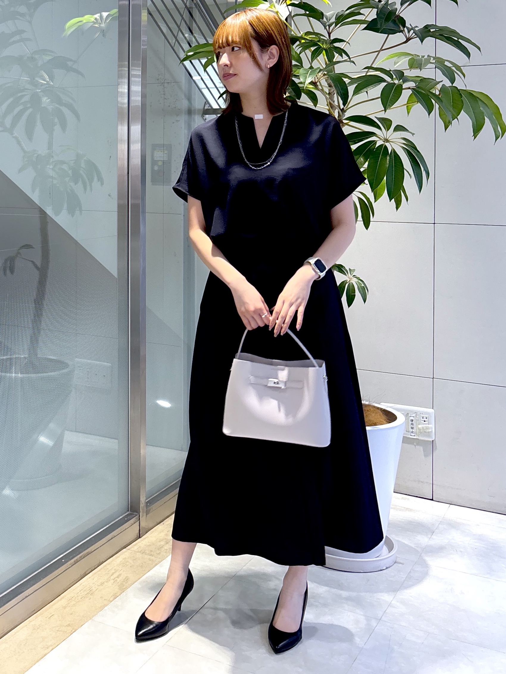 yukaさんの「UNTITLED｜【UV/接触冷感/セットアップ可】リラクシーキーVネックブラウス」を使ったコーディネート