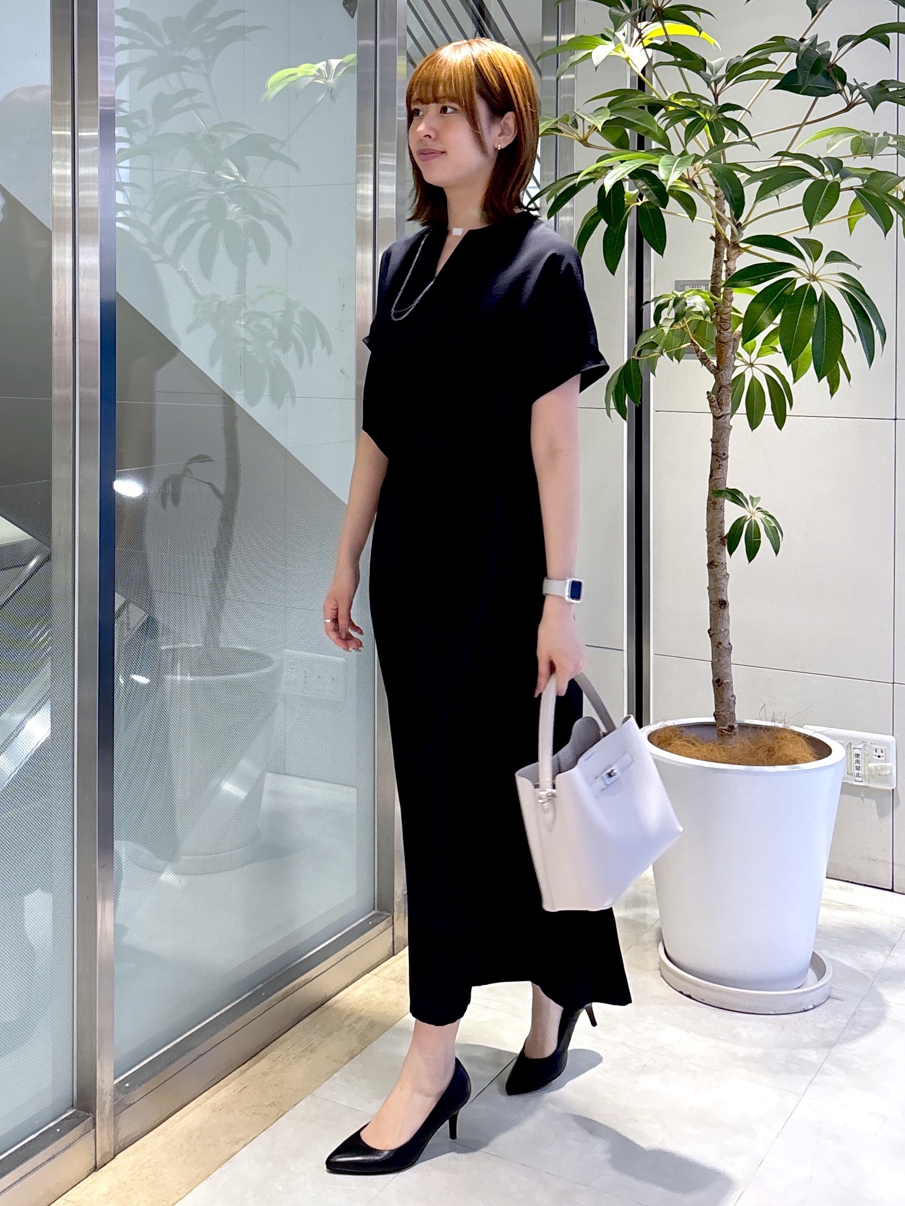 yukaさんの「UNTITLED｜【UV/接触冷感/セットアップ可】リラクシーキーVネックブラウス」を使ったコーディネート