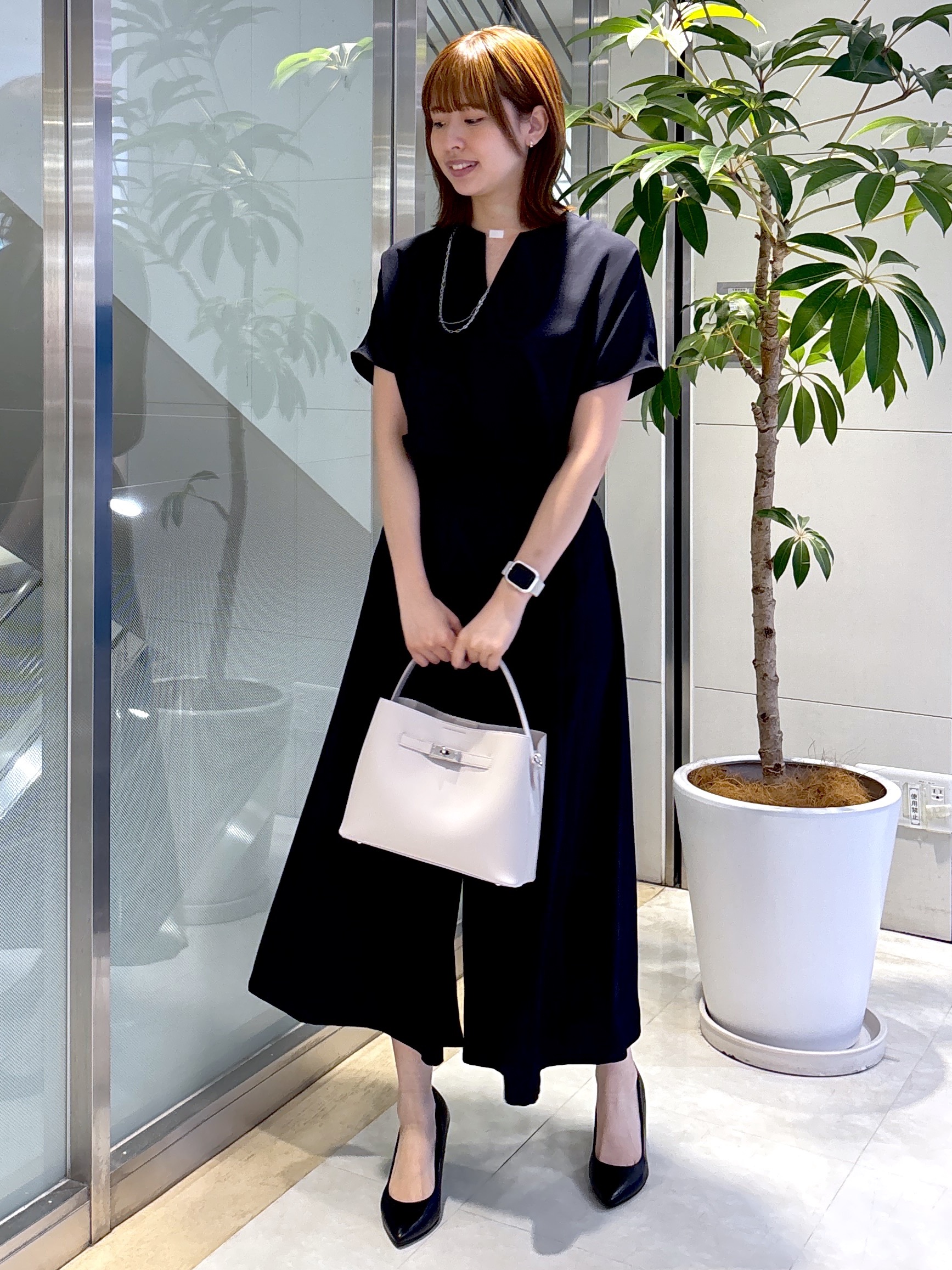 yukaさんの「UNTITLED｜【UV/接触冷感/セットアップ可】リラクシーキーVネックブラウス」を使ったコーディネート