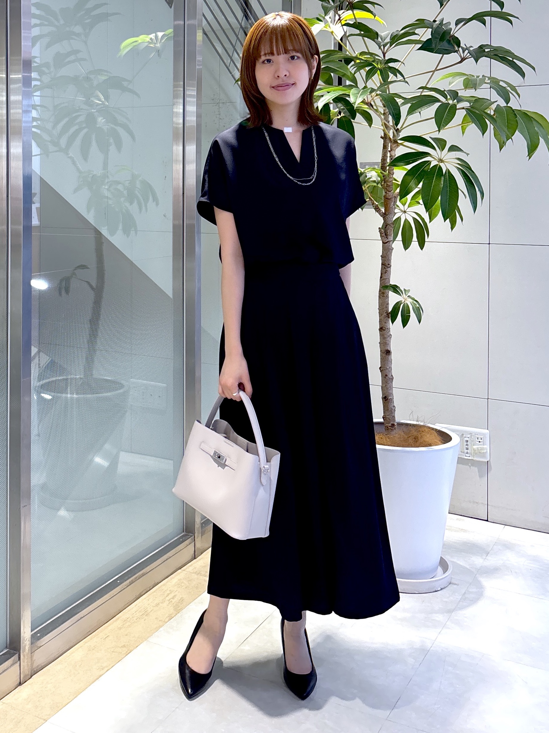 yukaさんの「UNTITLED｜【UV/接触冷感/セットアップ可】リラクシーキーVネックブラウス」を使ったコーディネート