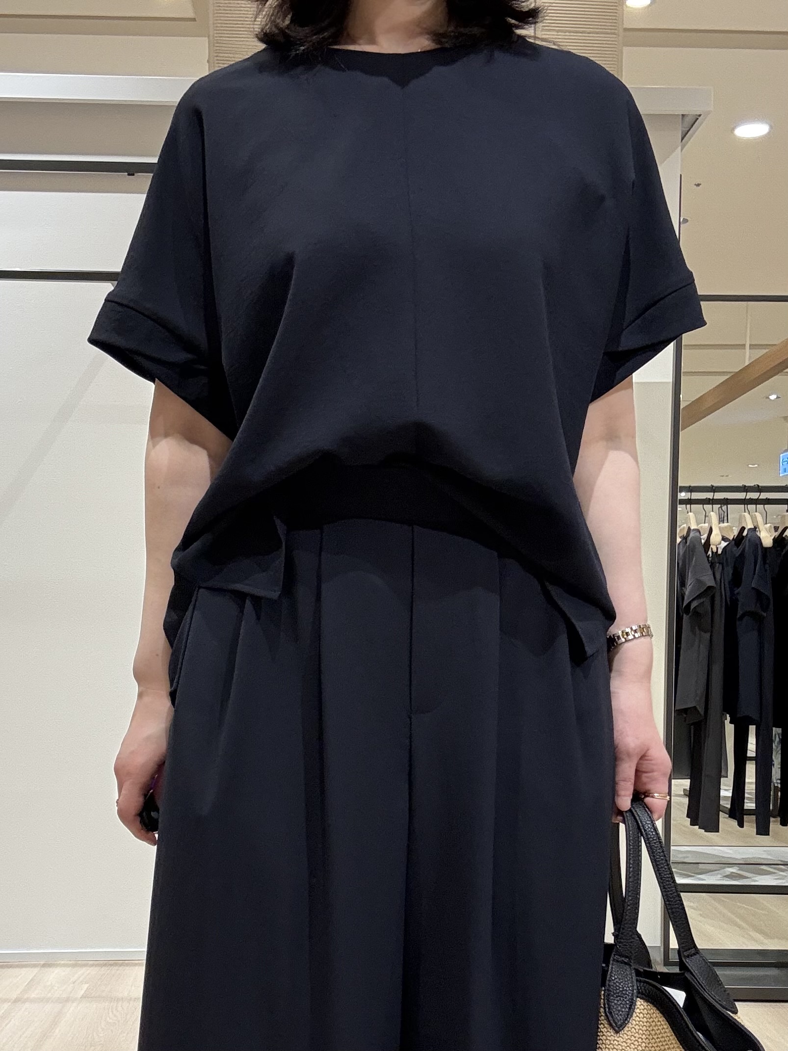 yさんの「UNTITLED｜【セットアップ可/UVカット/前後2WAY】リラクシーフレンチスリーブブラウス」を使ったコーディネート