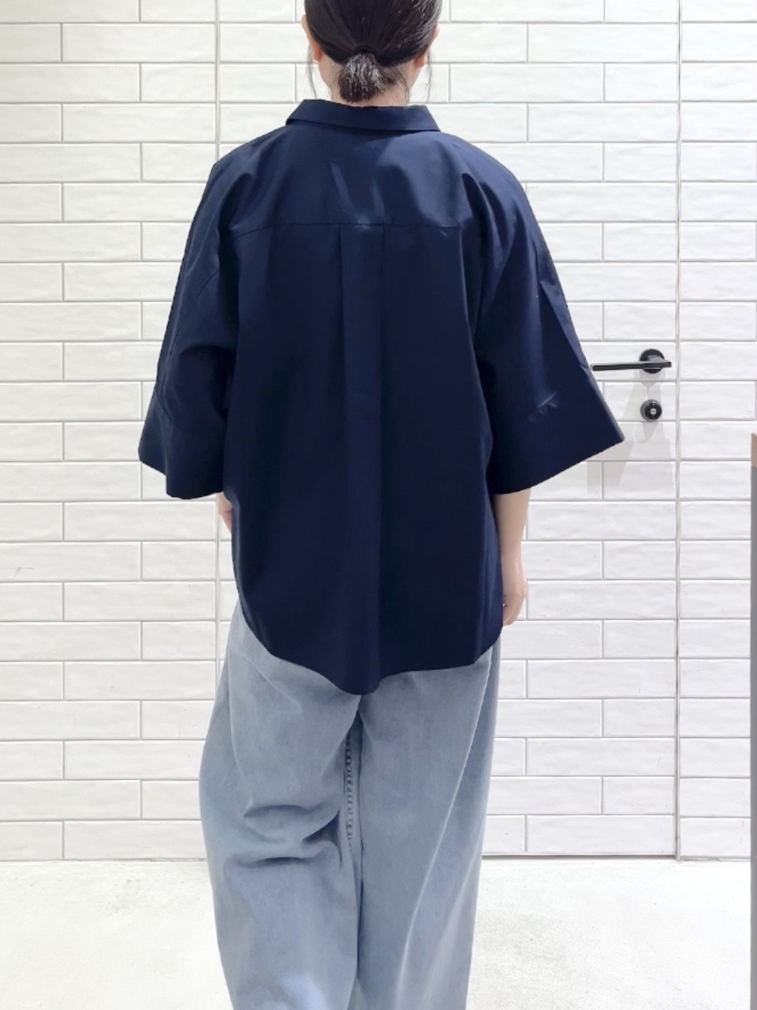 しおりさんの「OPAQUE.CLIP｜【接触冷感】ハーフスリーブシャツ《洗濯機OK／防シワ加工》」を使ったコーディネート