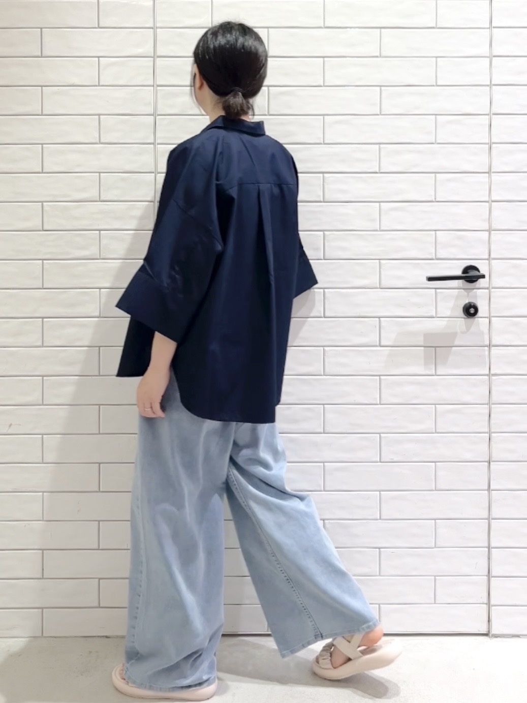 しおりさんの「OPAQUE.CLIP｜【接触冷感】ハーフスリーブシャツ《洗濯機OK／防シワ加工》」を使ったコーディネート