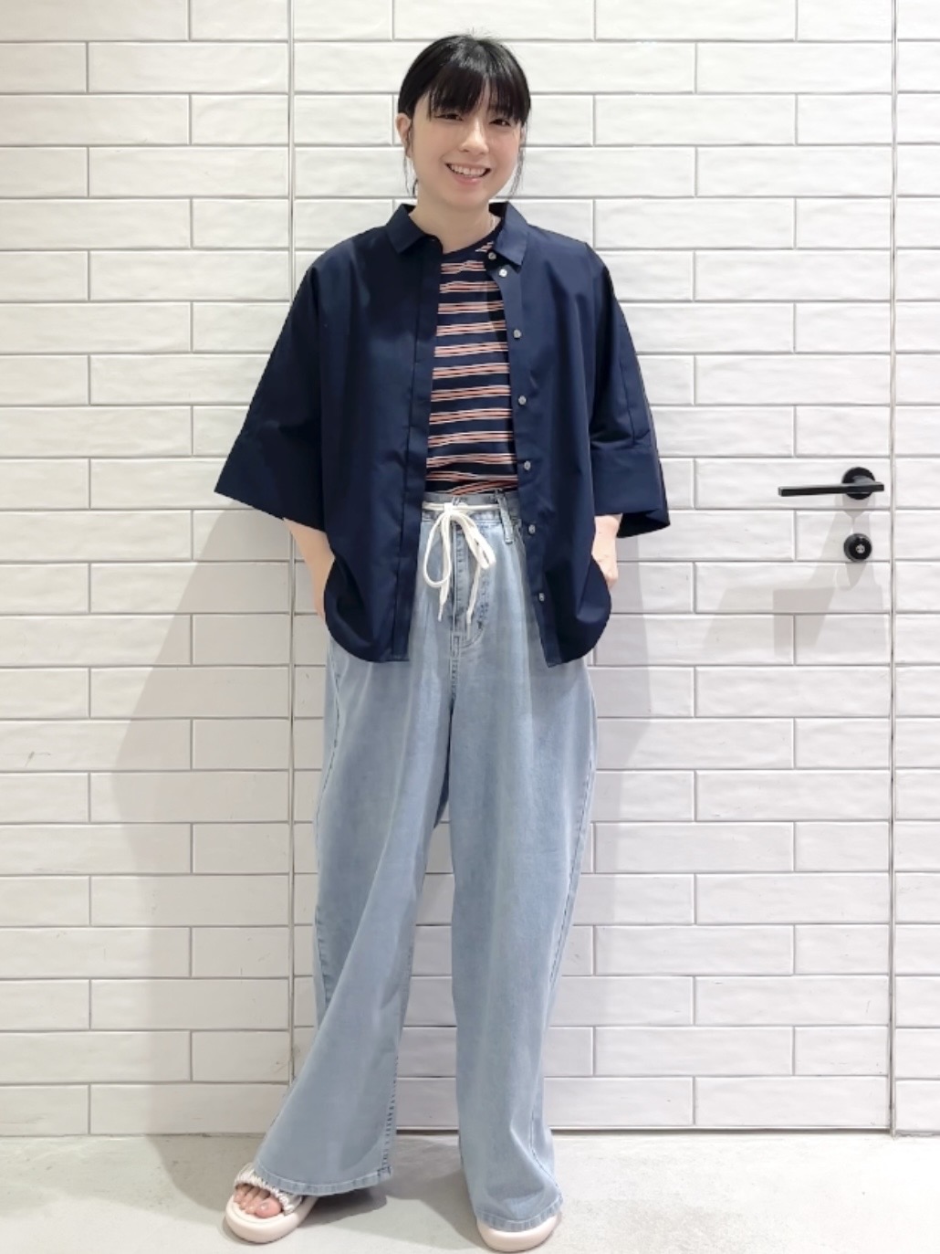 しおりさんの「OPAQUE.CLIP｜【接触冷感】ハーフスリーブシャツ《洗濯機OK／防シワ加工》」を使ったコーディネート