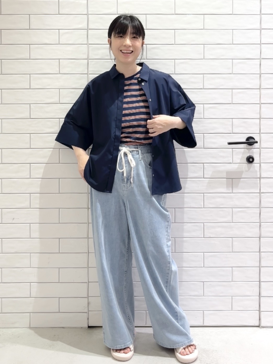 しおりさんの「OPAQUE.CLIP｜【接触冷感】ハーフスリーブシャツ《洗濯機OK／防シワ加工》」を使ったコーディネート
