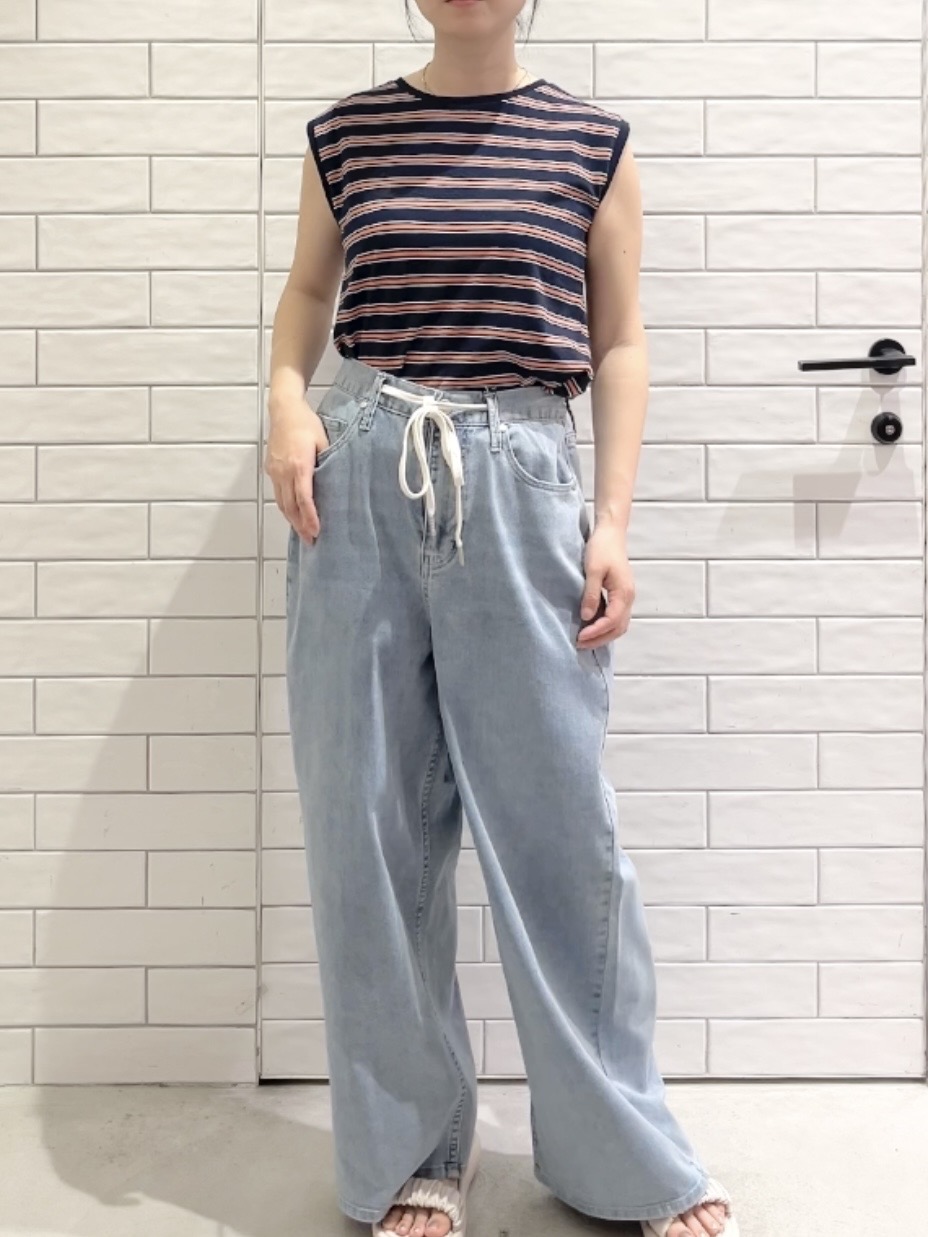 しおりさんの「OPAQUE.CLIP｜マルチボーダーアソート ノースリーブTシャツ【洗濯機OK】」を使ったコーディネート