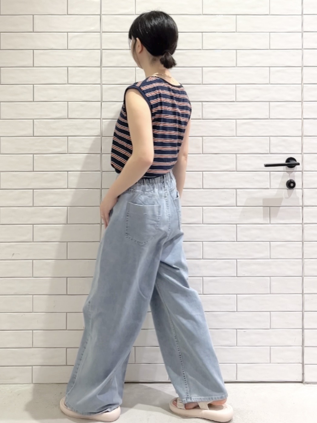 しおりさんの「OPAQUE.CLIP｜マルチボーダーアソート ノースリーブTシャツ【洗濯機OK】」を使ったコーディネート