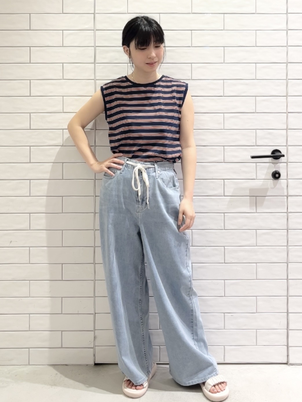 しおりさんの「OPAQUE.CLIP｜マルチボーダーアソート ノースリーブTシャツ【洗濯機OK】」を使ったコーディネート