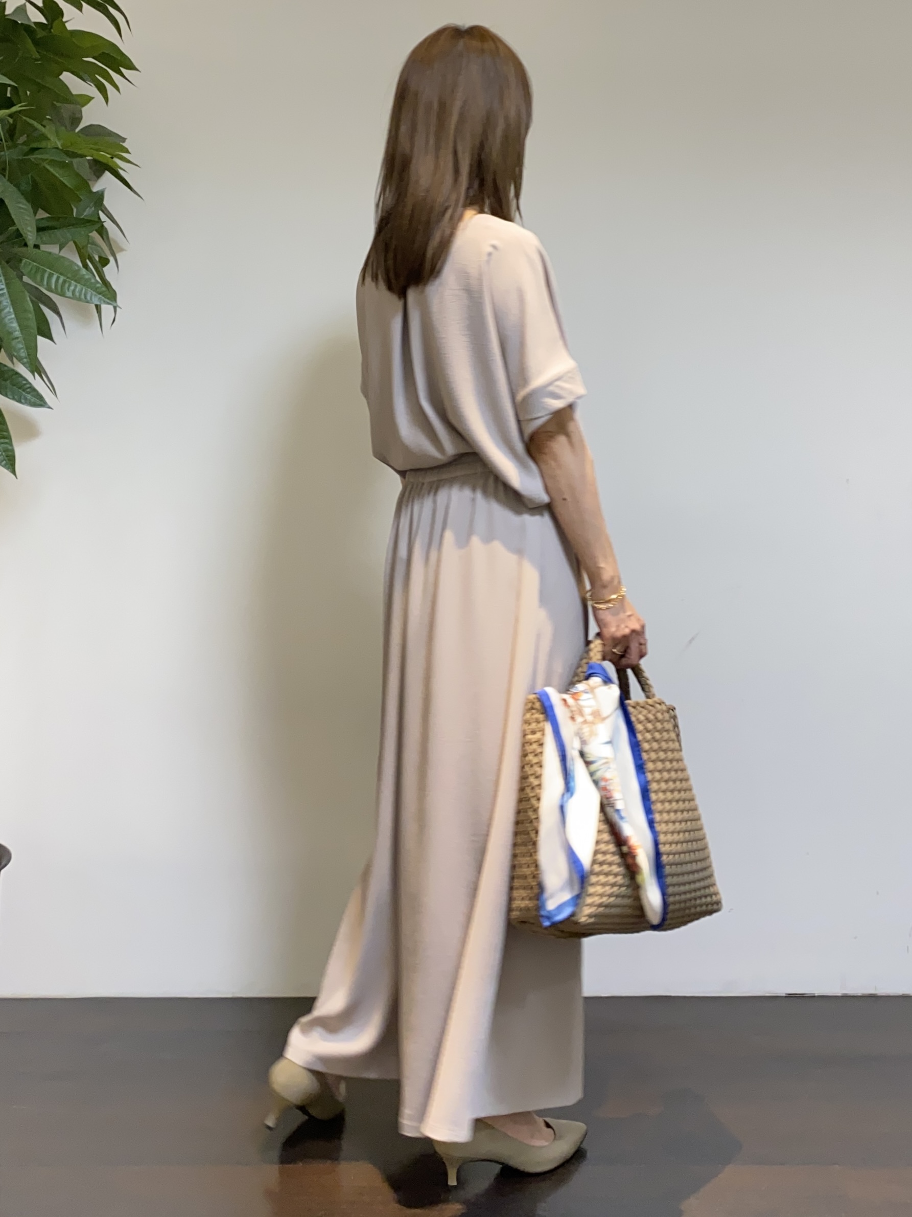 tomoさんの「UNTITLED｜【セットアップ可/UVカット/前後2WAY】リラクシーフレンチスリーブブラウス」を使ったコーディネート