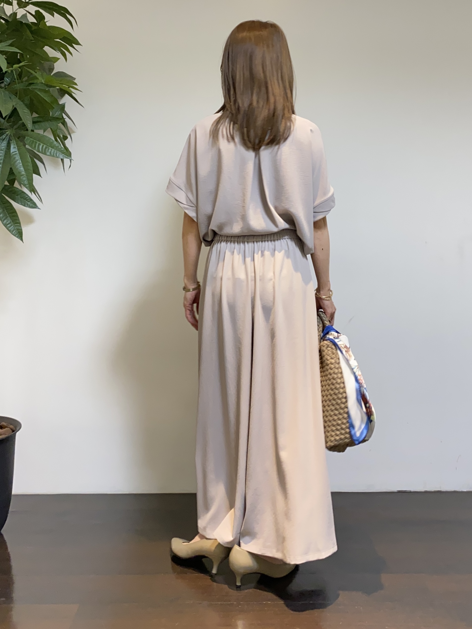 tomoさんの「UNTITLED｜【セットアップ可/UVカット/前後2WAY】リラクシーフレンチスリーブブラウス」を使ったコーディネート