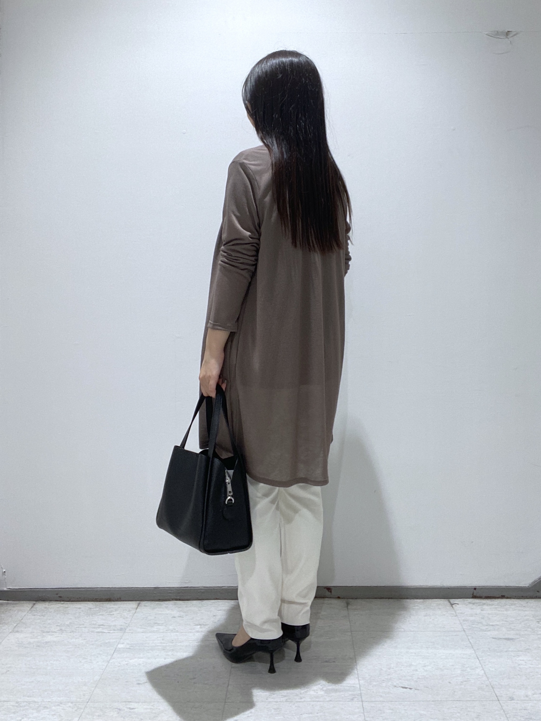 meiさんの「INDIVI｜【洗える／アンサンブル可能】シアーストライプカーディガン」を使ったコーディネート