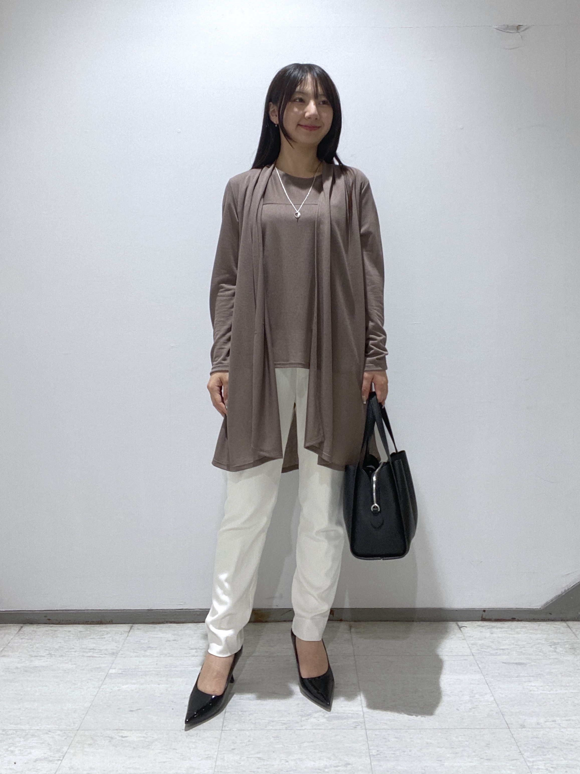 meiさんの「INDIVI｜【洗える／アンサンブル可能】シアーストライプカーディガン」を使ったコーディネート