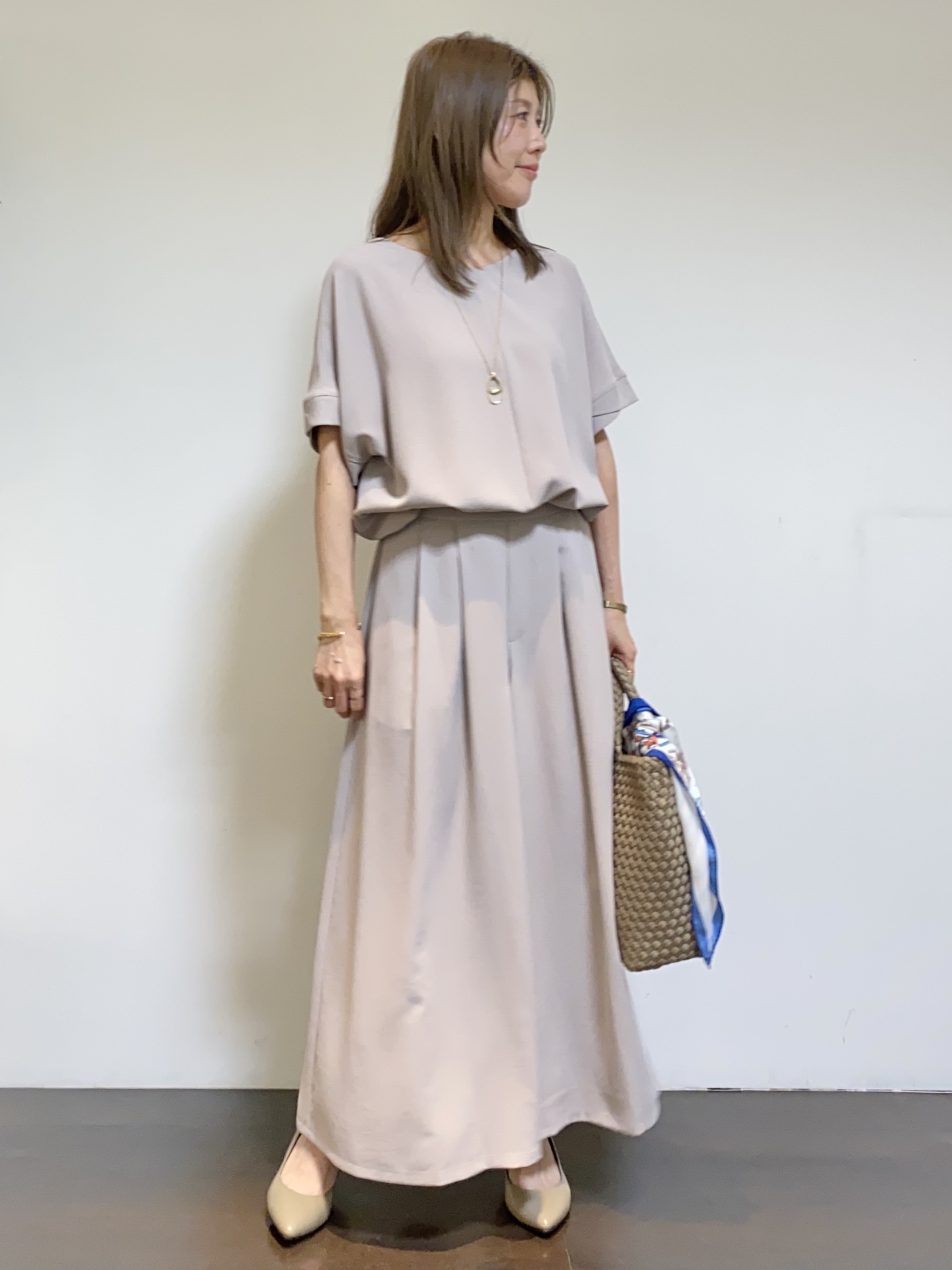 tomoさんの「UNTITLED｜【セットアップ可/UVカット/前後2WAY】リラクシーフレンチスリーブブラウス」を使ったコーディネート