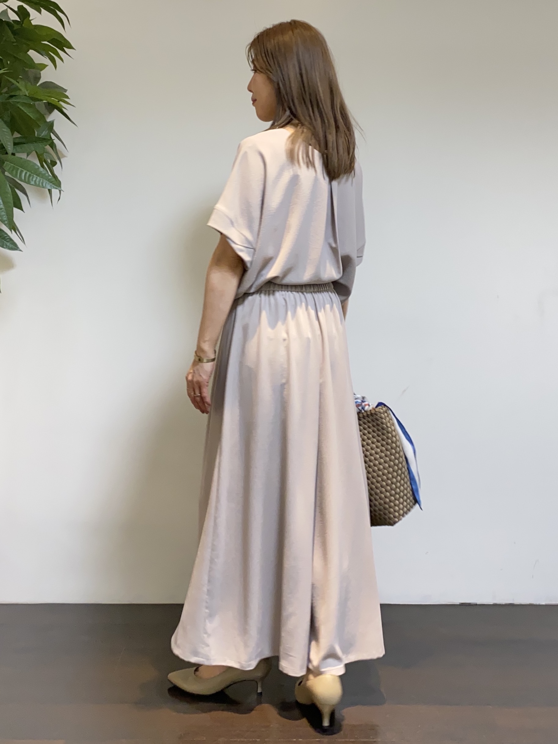 tomoさんの「UNTITLED｜【セットアップ可/UVカット/前後2WAY】リラクシーフレンチスリーブブラウス」を使ったコーディネート