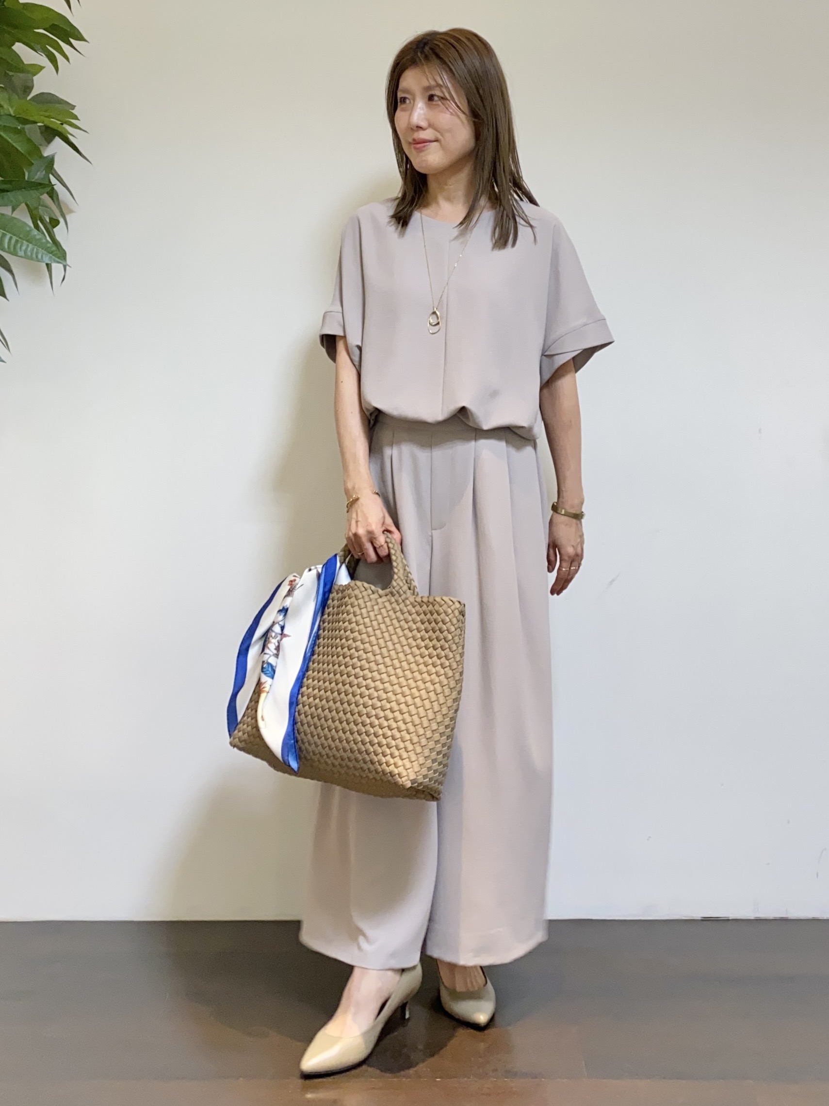 tomoさんの「UNTITLED｜【セットアップ可/UVカット/前後2WAY】リラクシーフレンチスリーブブラウス」を使ったコーディネート