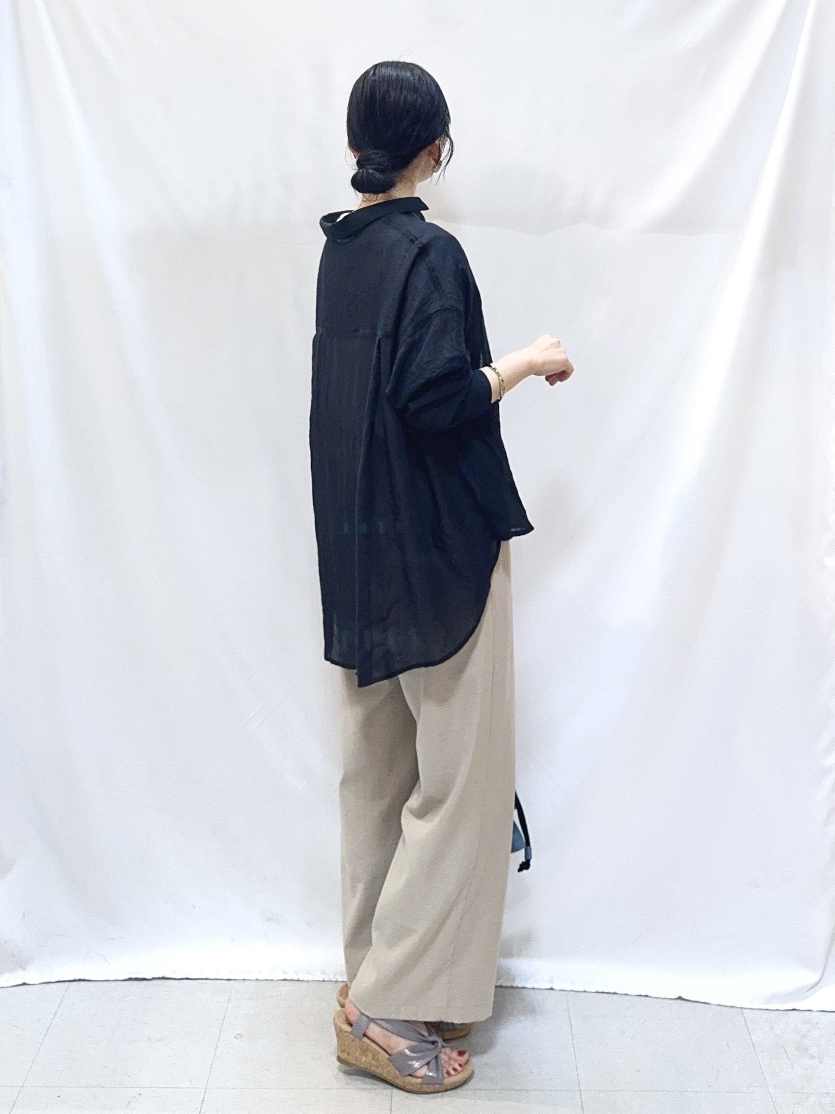 𝐇𝐢𝐫𝐨𝐦𝐢さんの「SHOO･LA･RUE｜【S-LL/プチプラ/柄が選べる】上品プリントTシャツ」を使ったコーディネート
