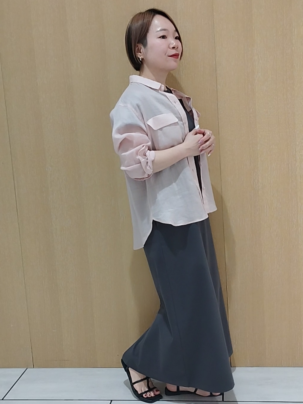 s u g iさんの「UNTITLED｜【接触冷感】ドライタッチシャツ」を使ったコーディネート