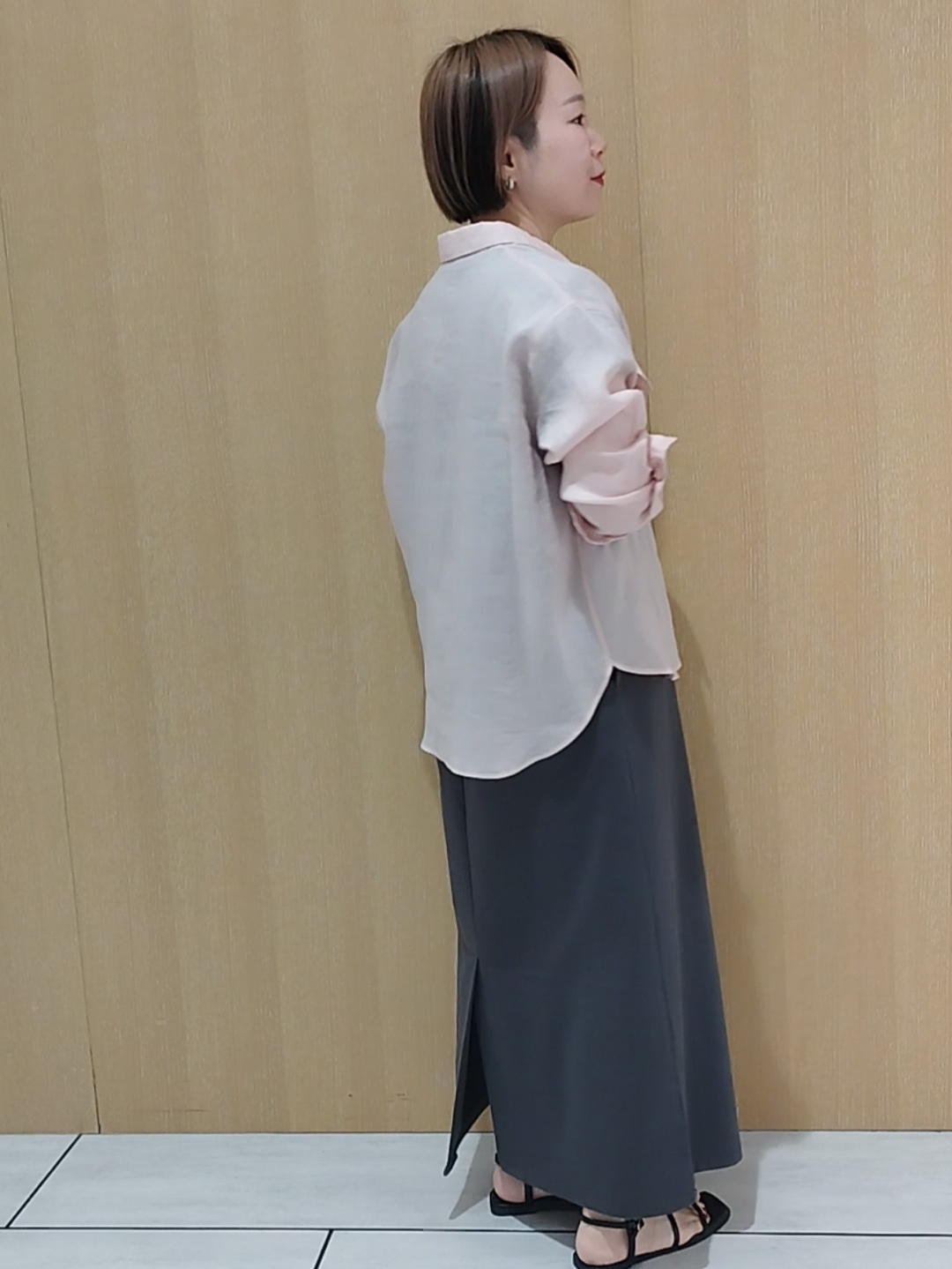 s u g iさんの「UNTITLED｜【接触冷感】ドライタッチシャツ」を使ったコーディネート