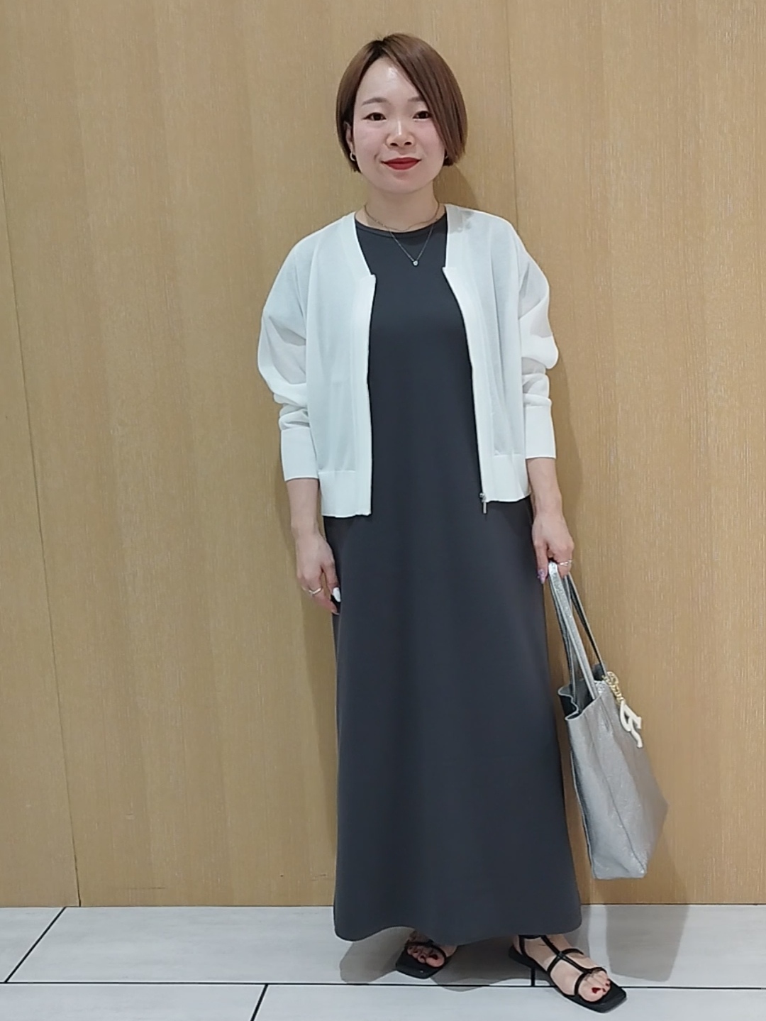 s u g iさんの「UNTITLED｜【アンサンブル可/日除け・冷房対策】シアーレーヨンZIPカーディガン」を使ったコーディネート