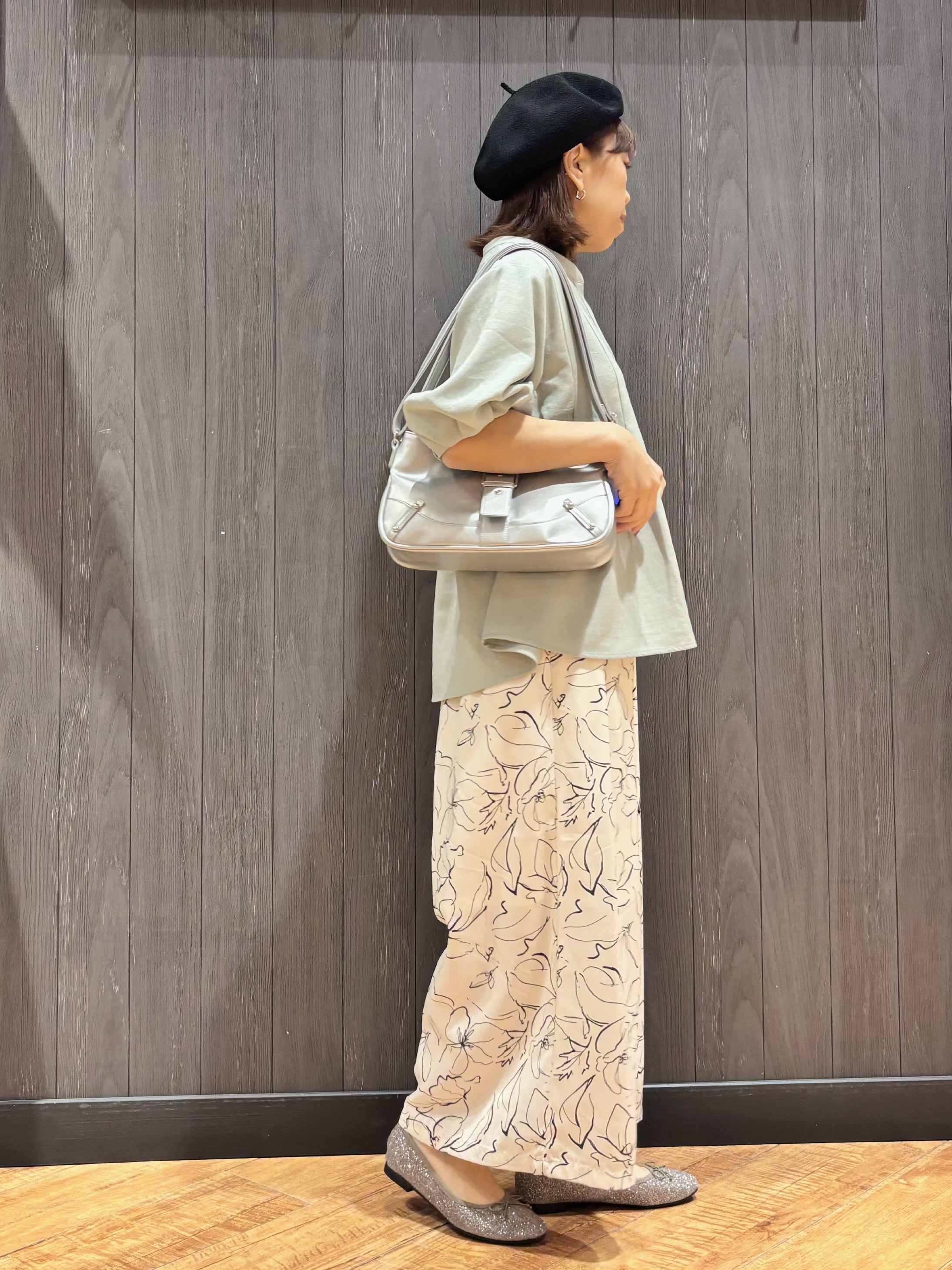 meiさんの「SHOO･LA･RUE｜【高レビュー/洗濯後しわになりにくい/インせず着られる】自然に体型カバー 麻調ペプラムブラウス」を使ったコーディネート