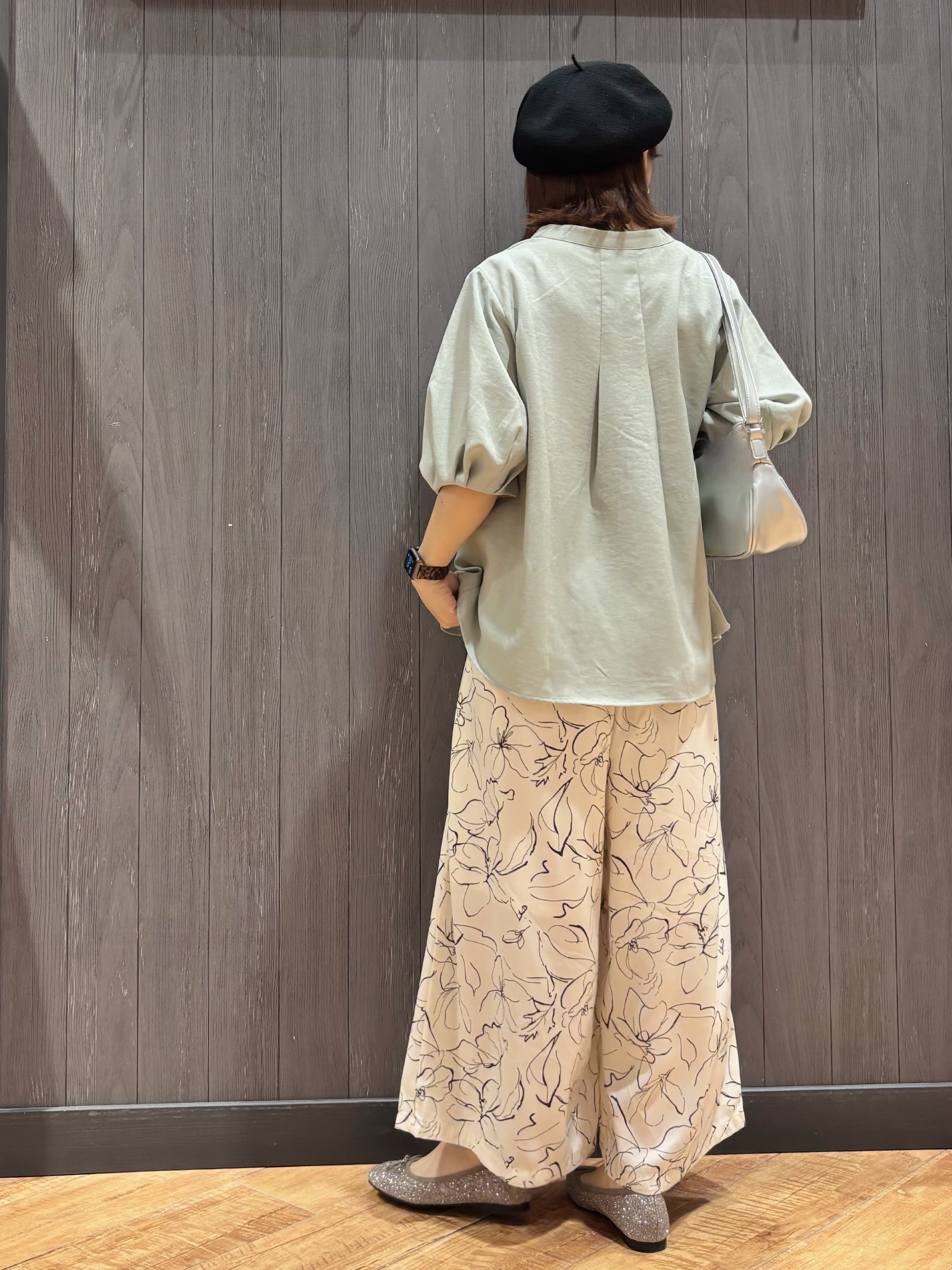 meiさんの「SHOO･LA･RUE｜【高レビュー/洗濯後しわになりにくい/インせず着られる】自然に体型カバー 麻調ペプラムブラウス」を使ったコーディネート