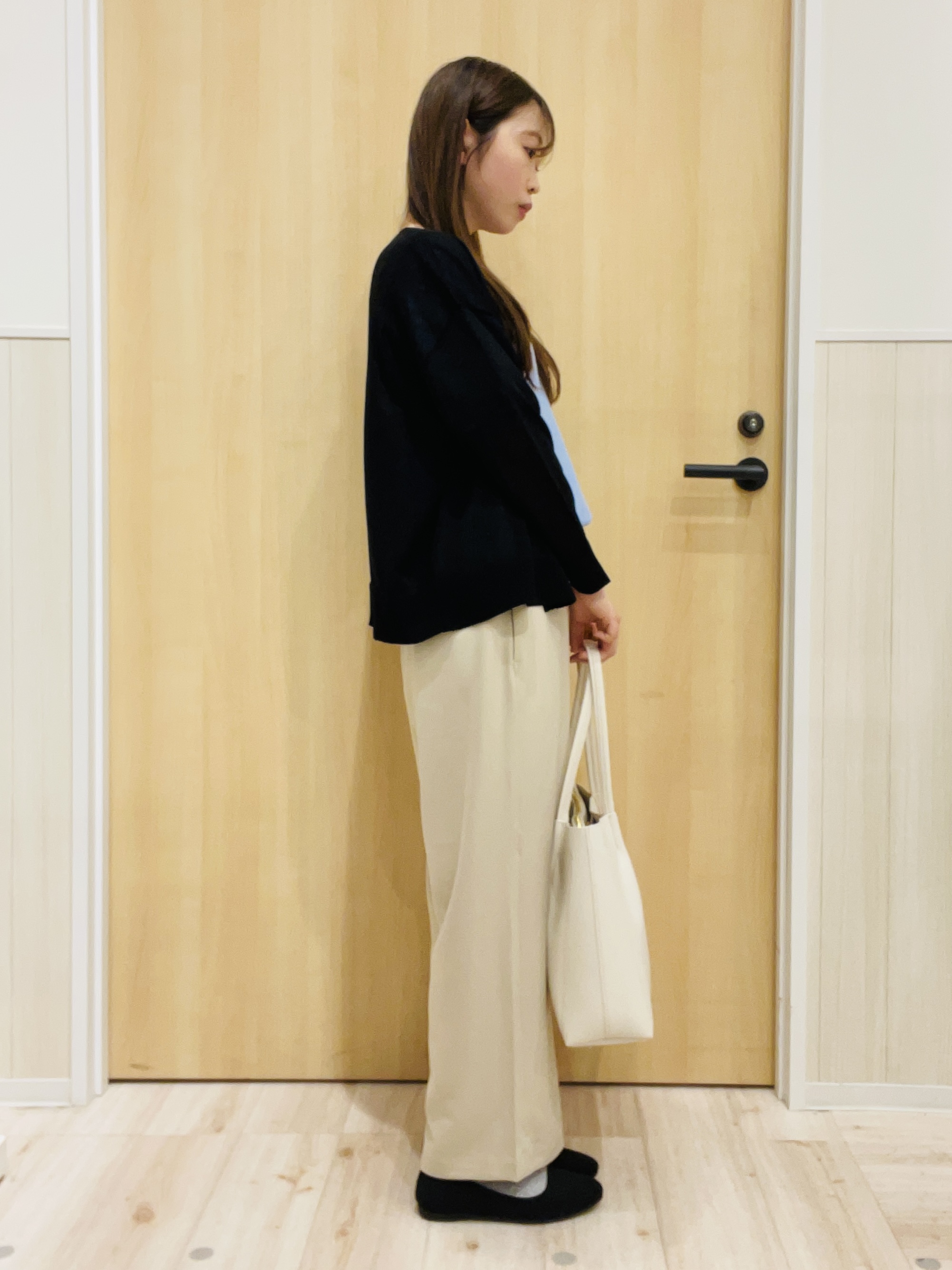 minamiさんの「SHOO･LA･RUE｜【洗濯後しわになりにくい】インせず着られる さらっとタッチのドルマンブラウス」を使ったコーディネート