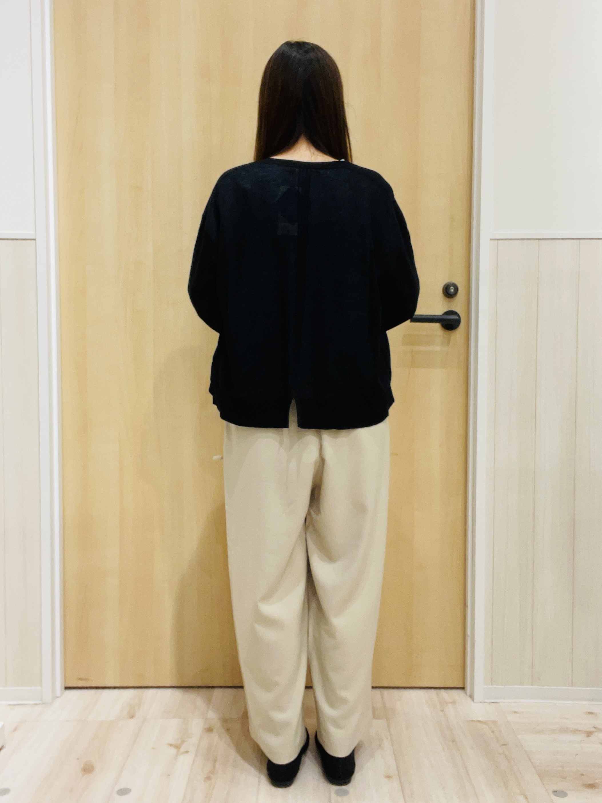 minamiさんの「SHOO･LA･RUE｜【洗濯後しわになりにくい】インせず着られる さらっとタッチのドルマンブラウス」を使ったコーディネート