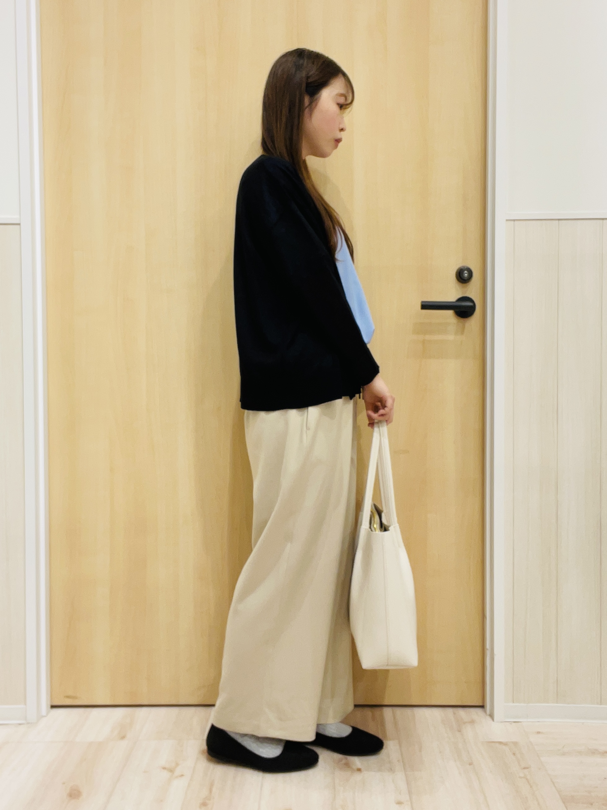 minamiさんの「SHOO･LA･RUE｜【洗濯後しわになりにくい】インせず着られる さらっとタッチのドルマンブラウス」を使ったコーディネート