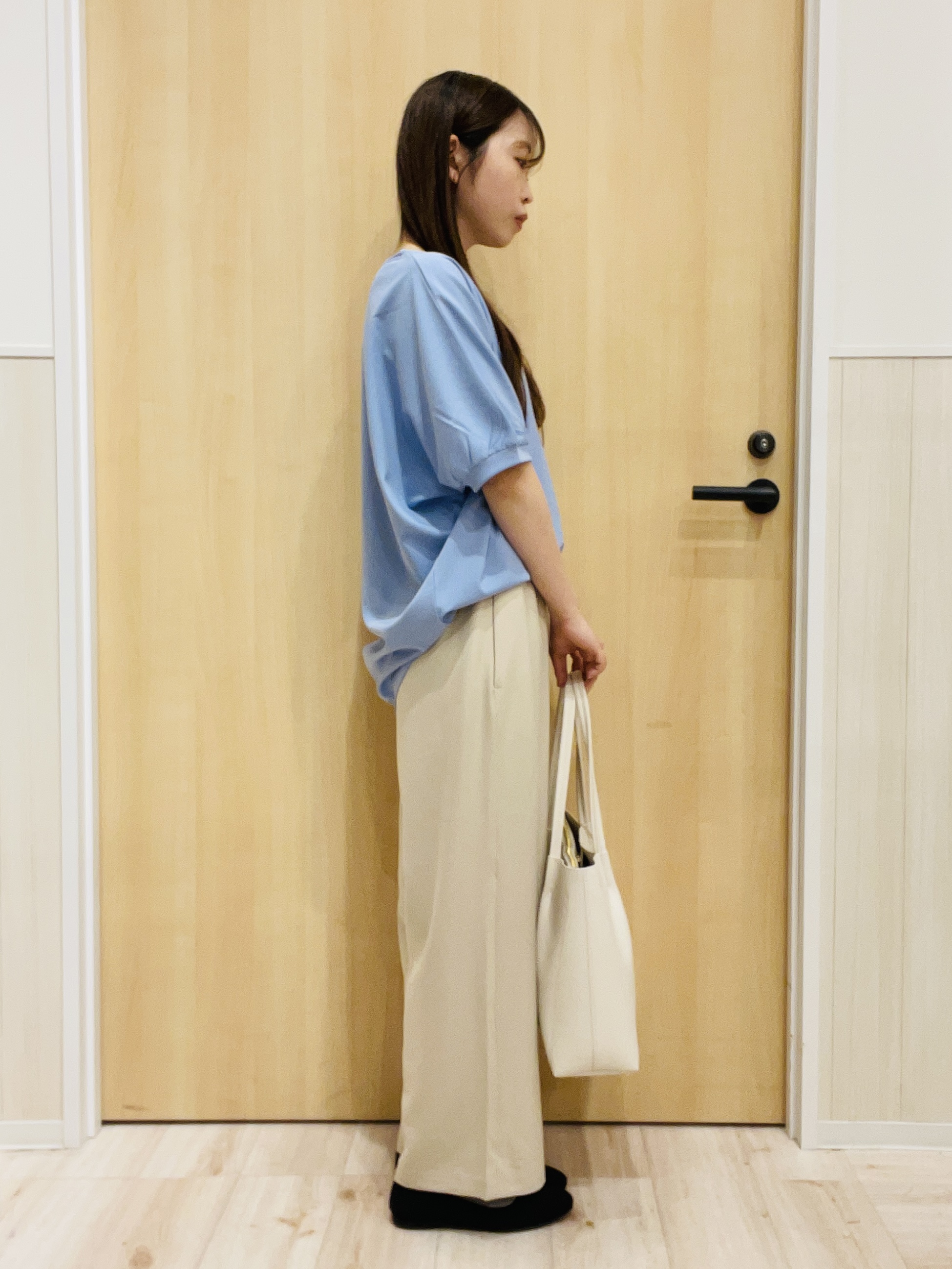 minamiさんの「SHOO･LA･RUE｜【洗濯後しわになりにくい】インせず着られる さらっとタッチのドルマンブラウス」を使ったコーディネート