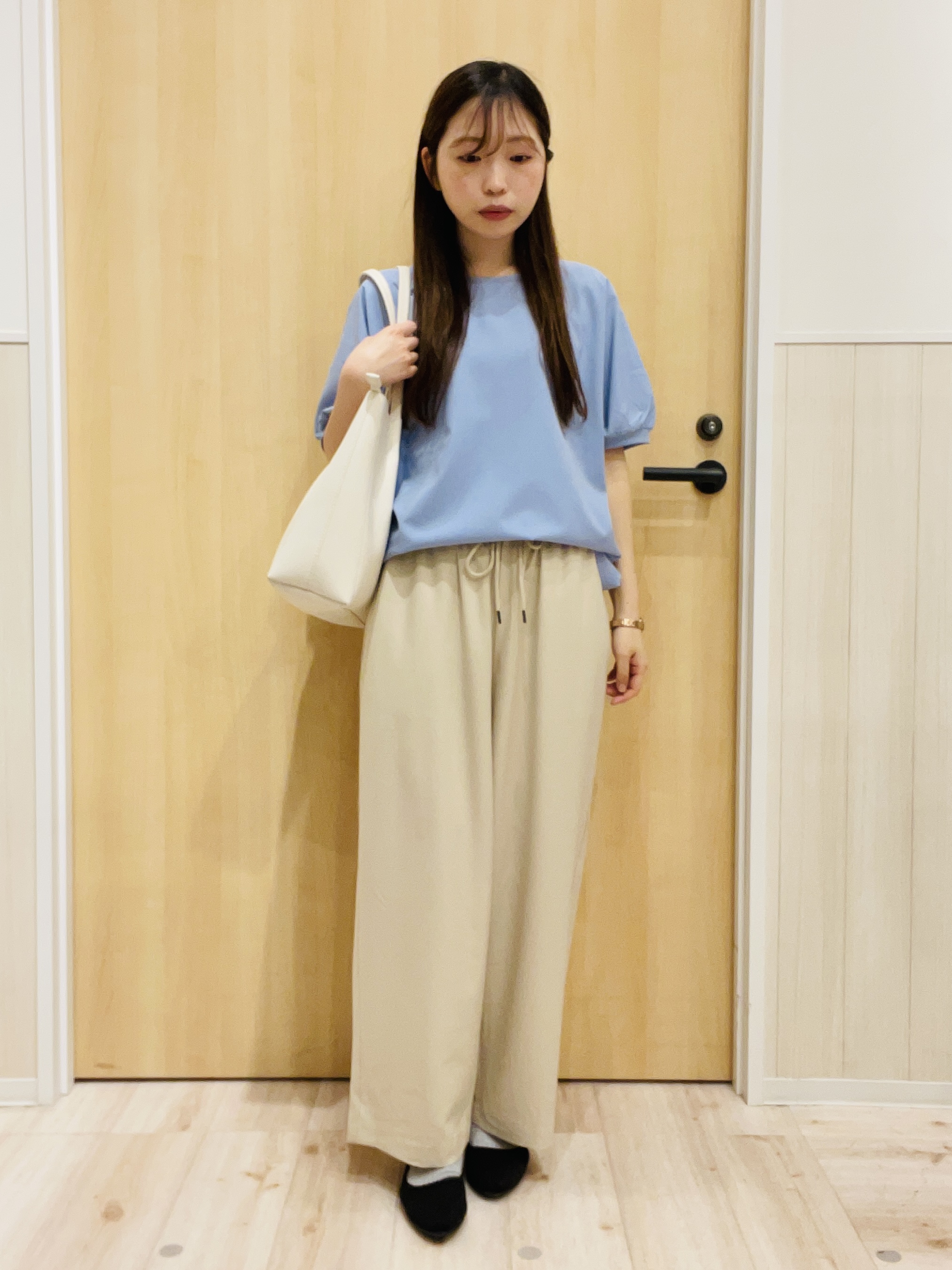 minamiさんの「SHOO･LA･RUE｜【洗濯後しわになりにくい】インせず着られる さらっとタッチのドルマンブラウス」を使ったコーディネート