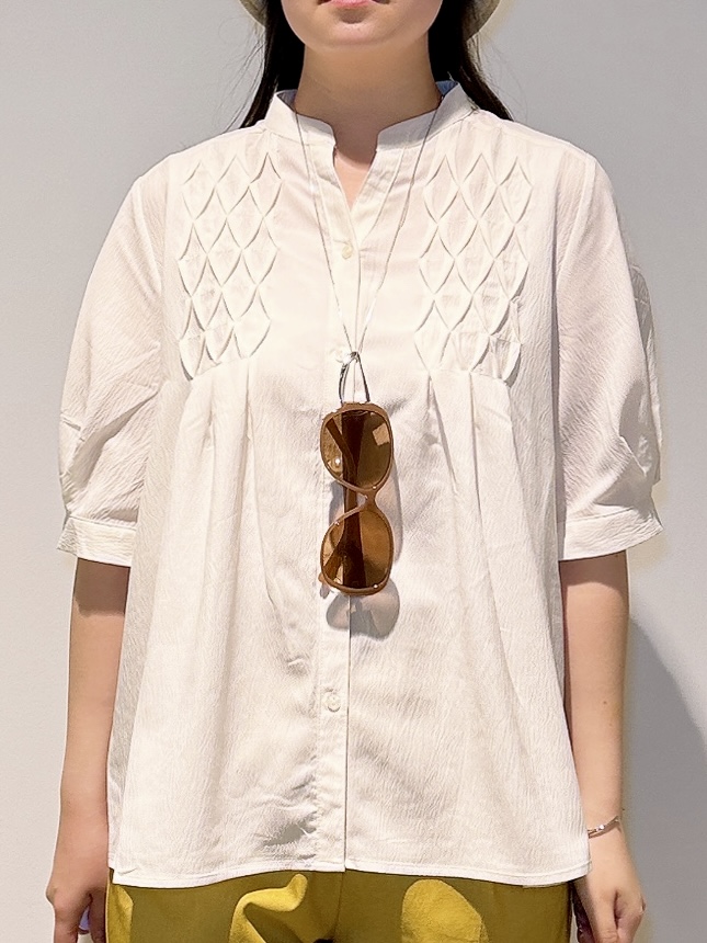 みーさんの「grove｜【貴島明日香さん着用/体型カバー】ON・OFF使えるスモッキングタックブラウス」を使ったコーディネート
