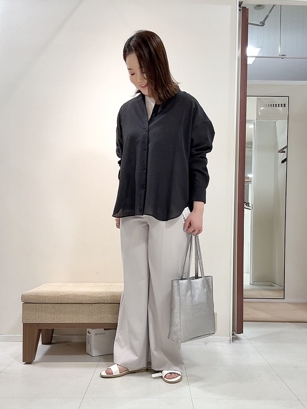 YUIさんの「UNTITLED｜◆【2WAY/マシンウォッシャブル】カシュクールデザインシャツ」を使ったコーディネート