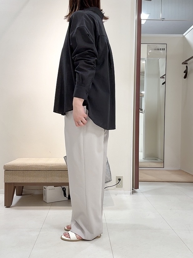 YUIさんの「UNTITLED｜◆【2WAY/マシンウォッシャブル】カシュクールデザインシャツ」を使ったコーディネート