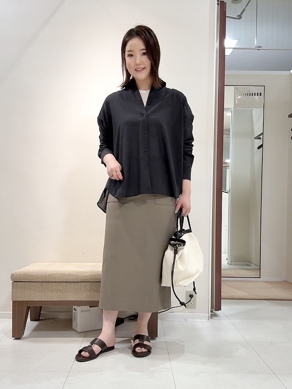 YUIさんの「UNTITLED｜◆【2WAY/マシンウォッシャブル】カシュクールデザインシャツ」を使ったコーディネート