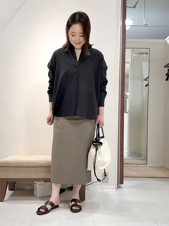 YUIさんの「UNTITLED｜◆【2WAY/マシンウォッシャブル】カシュクールデザインシャツ」を使ったコーディネート