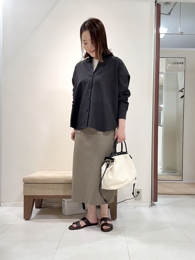 YUIさんの「UNTITLED｜◆【2WAY/マシンウォッシャブル】カシュクールデザインシャツ」を使ったコーディネート