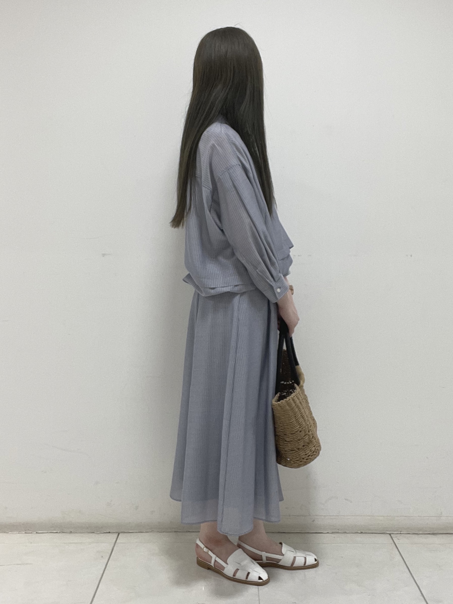 mさんの「INDIVI｜【接触冷感／洗える／2WAY】ドロスト付 シアーシャンブレーシャツ」を使ったコーディネート