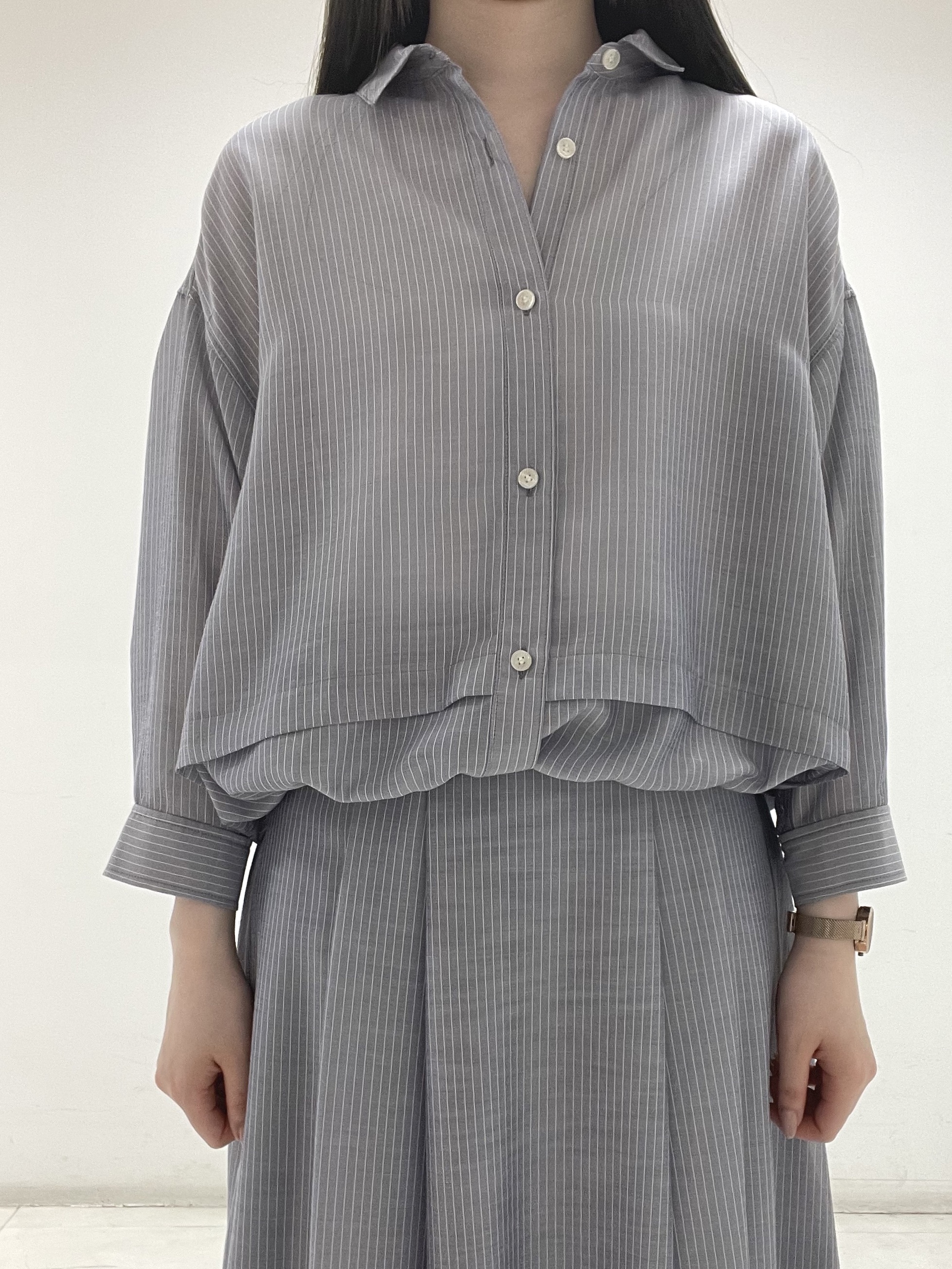 mさんの「INDIVI｜【接触冷感／洗える／2WAY】ドロスト付 シアーシャンブレーシャツ」を使ったコーディネート